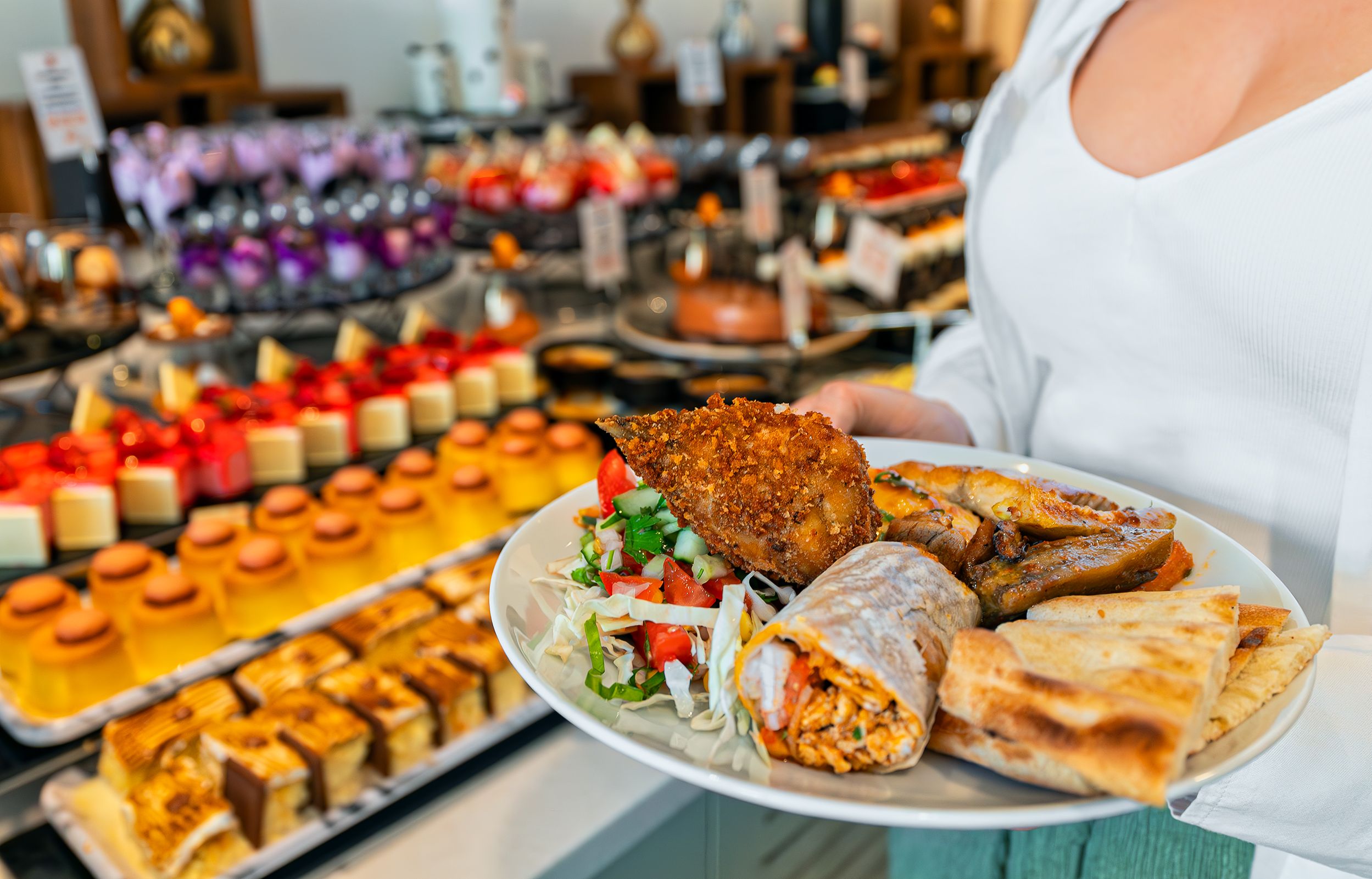 Beim üppigen Frühstücksbuffet in Hotels in der Türkei sind die Augen oft größer als der Magen – ein Teil des Tellers landet im Müll.