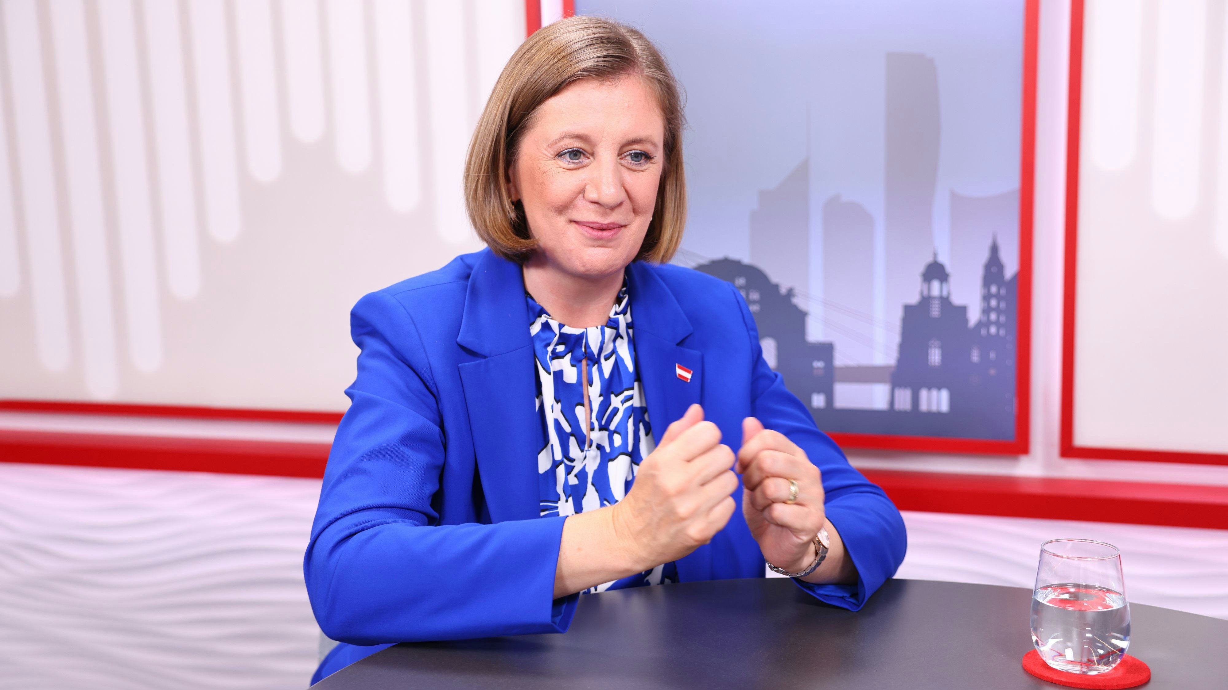 "Wir müssen wirkliche Reformen starten", sagt Staatssekretärin Eibinger-Miedl.