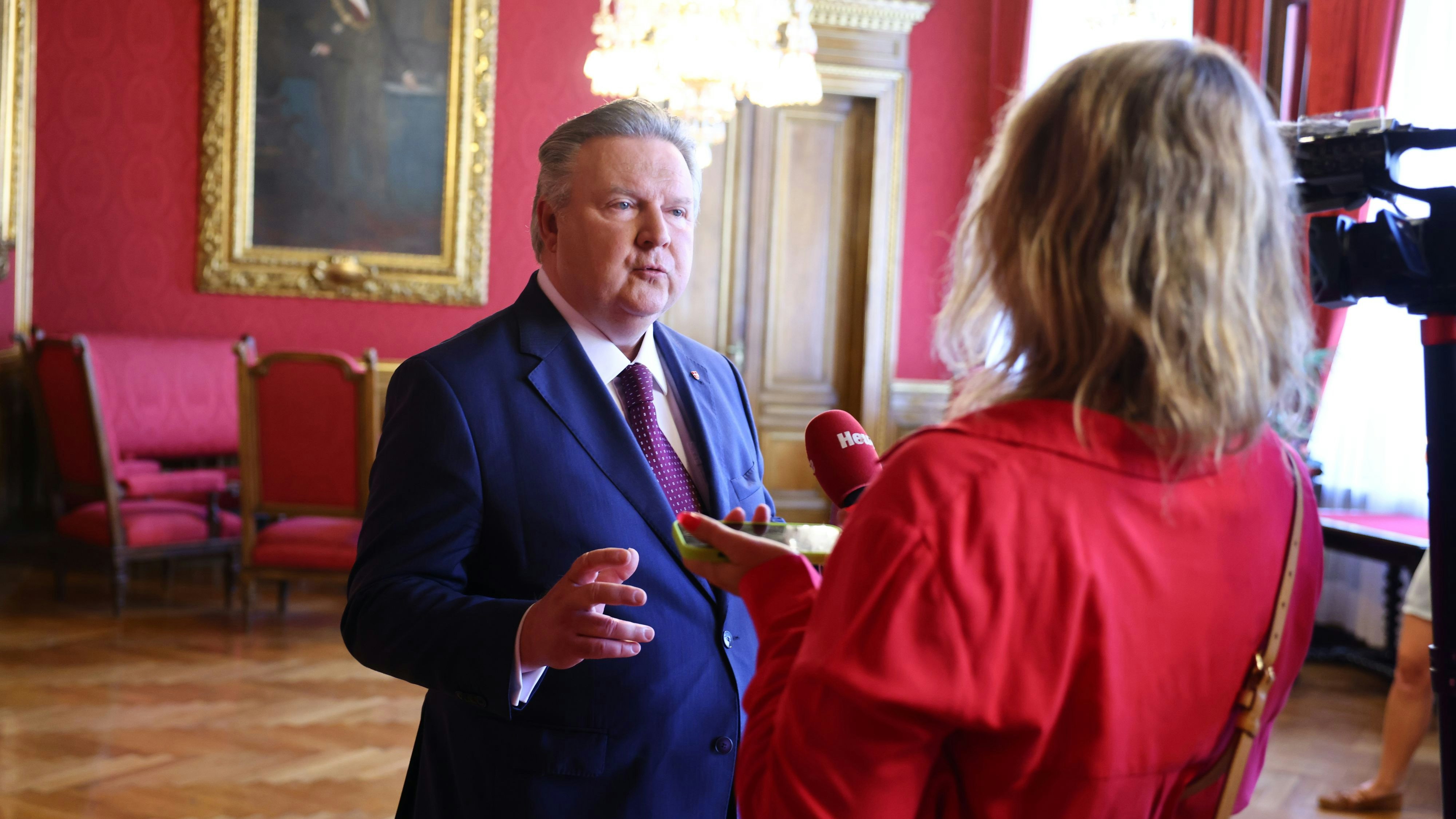 Michael Ludwig im "Heute"-Interview: Der Bürgermeister ist ein großer Fan vom Songcontest. Er verfolgt ihn jedes Jahr persönlich.