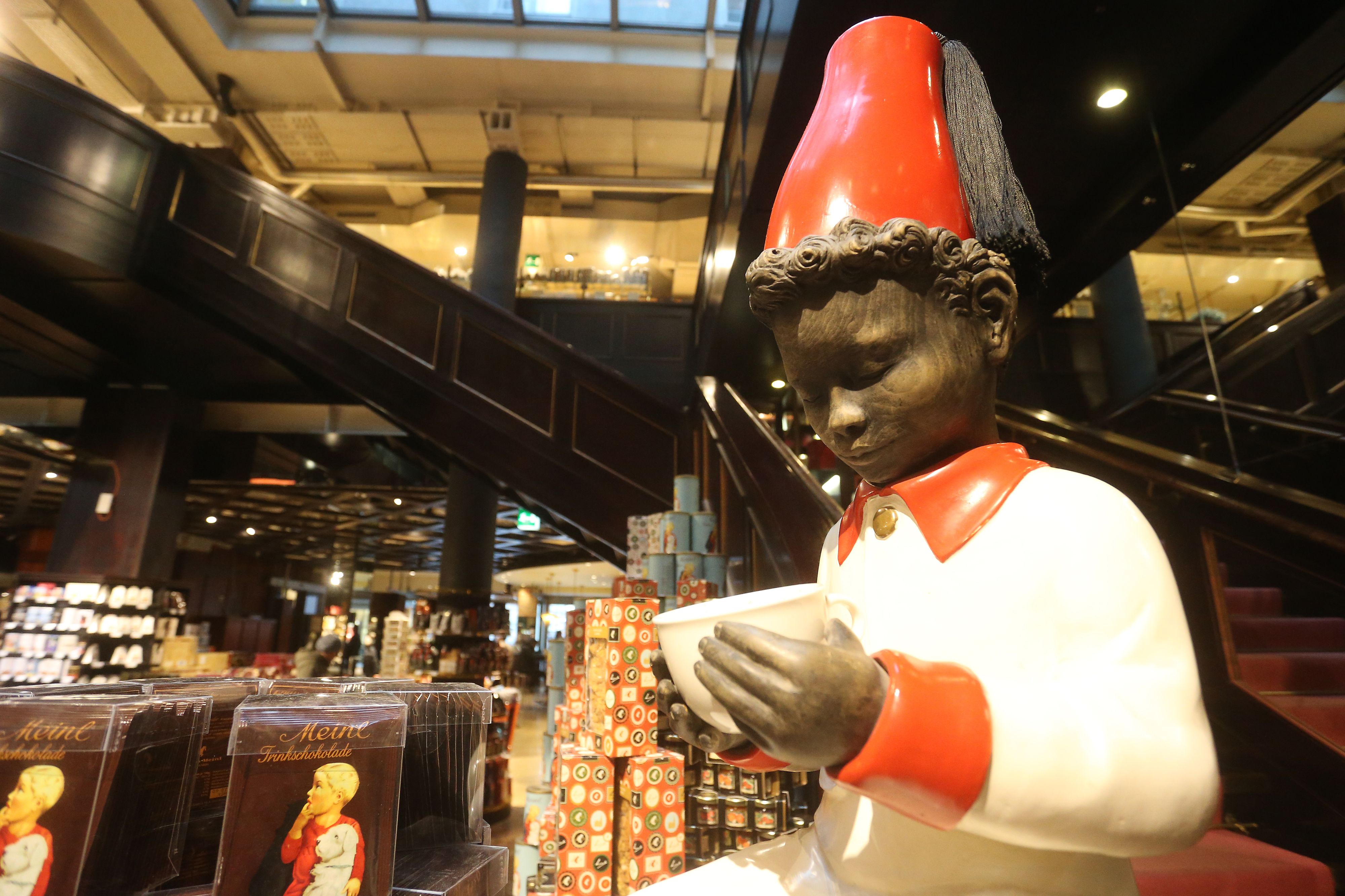 Skulptur des Meinl-Mohrs, wie er bis zum Umbau der Filiale von Meinl am Graben ausgestellt gewesen ist