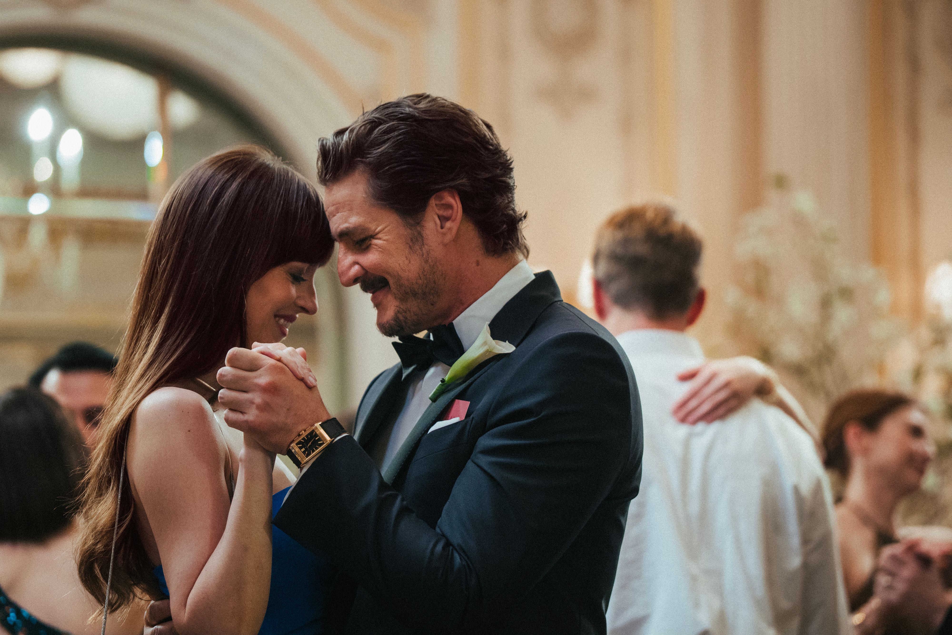 Partner-Vermittlerin Lucy (Dakota Johnson) und ihr&nbsp; theoretischer – "Mr. Right", der Millionär Harry (Pedro Pascal): "Was ist Liebe wert – Materialists", der Newsflix-Film der Woche