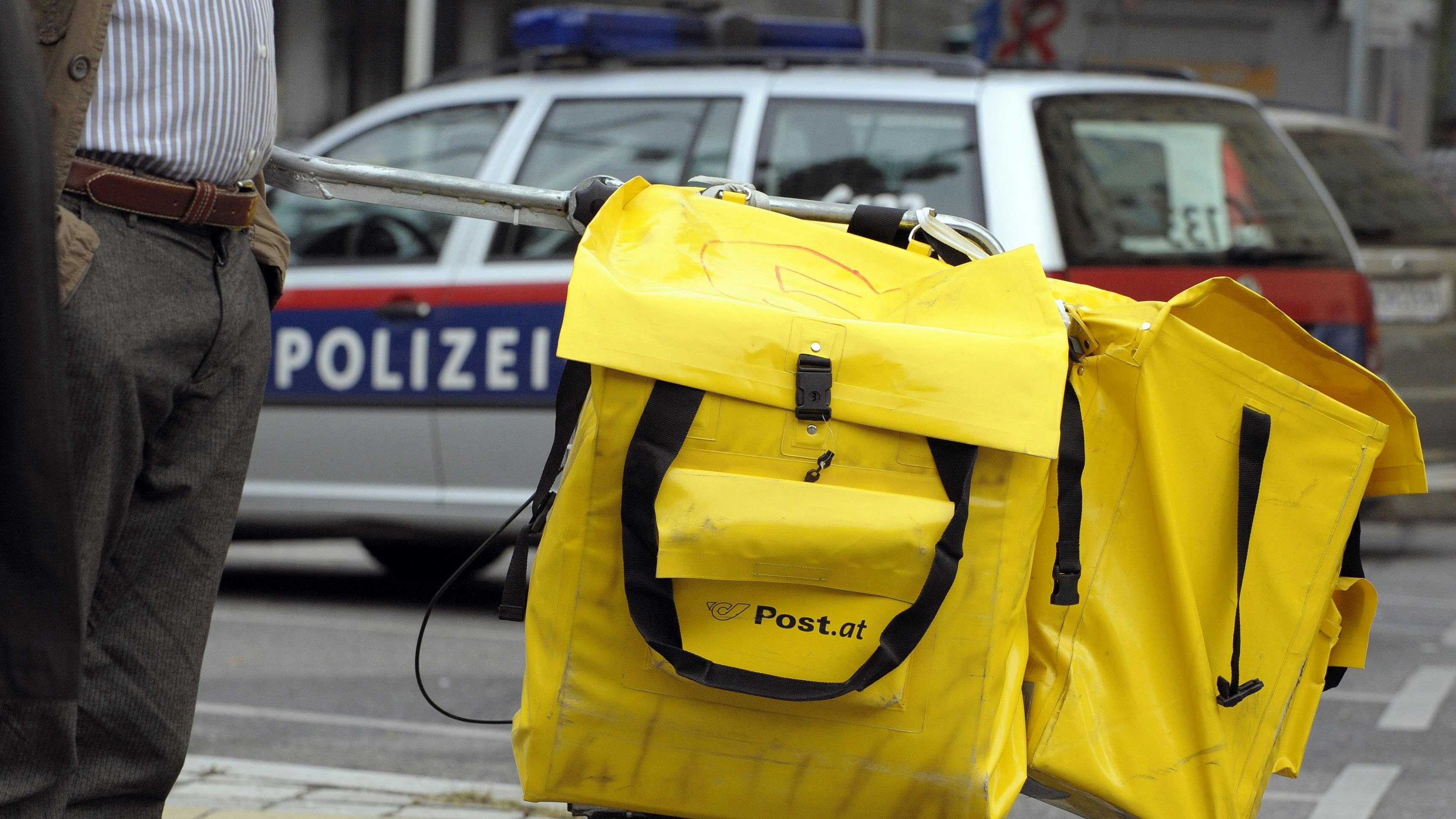 Heute.at - Hoodie-Räuber überfällt bewaffnet Postfiliale, flüchtet