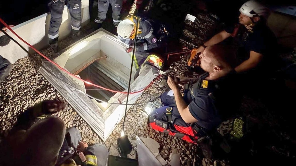 Heute.at - 15 m abgestürzt! Jugendlicher bricht durch Lichtkuppel