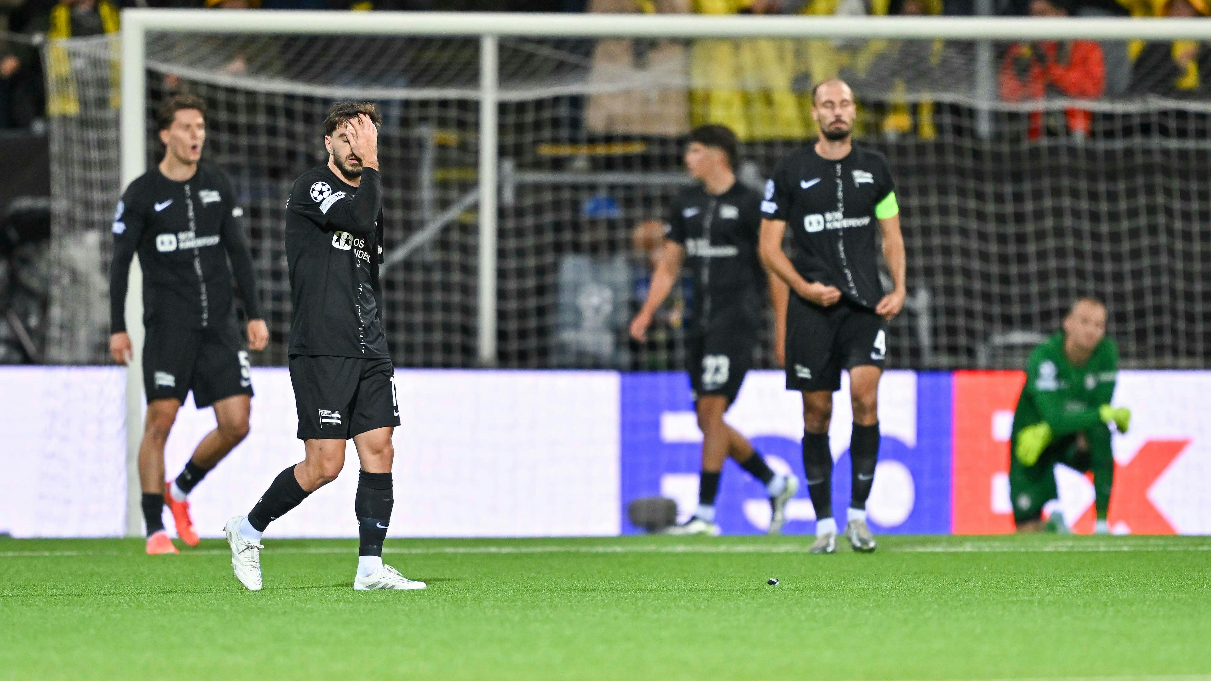 Sturm Graz fassungslos. Nach dem 0:5 bei Bodö Glimt hingen die Köpfe. 