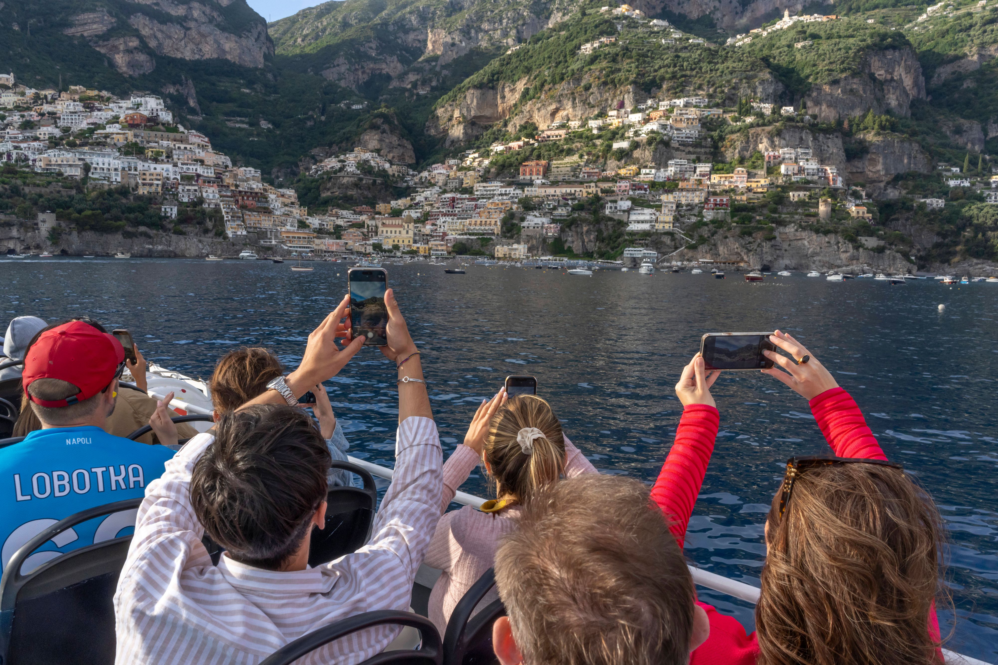 Zwischen Ostern und Oktober kommen täglich durchschnittlich 12.000 Touristen nach Positano.