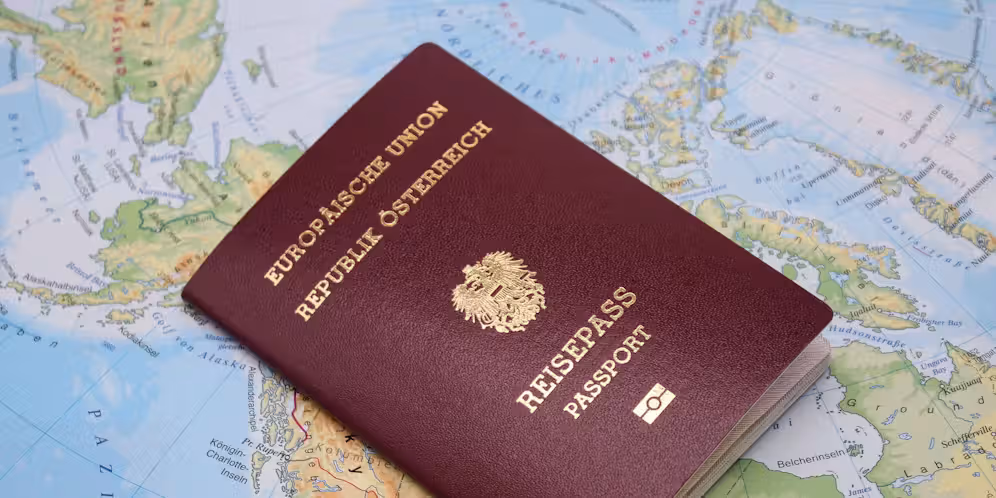 Die Zahl der Einbürgerungen ist im ersten Halbjahr 2025 gestiegen.