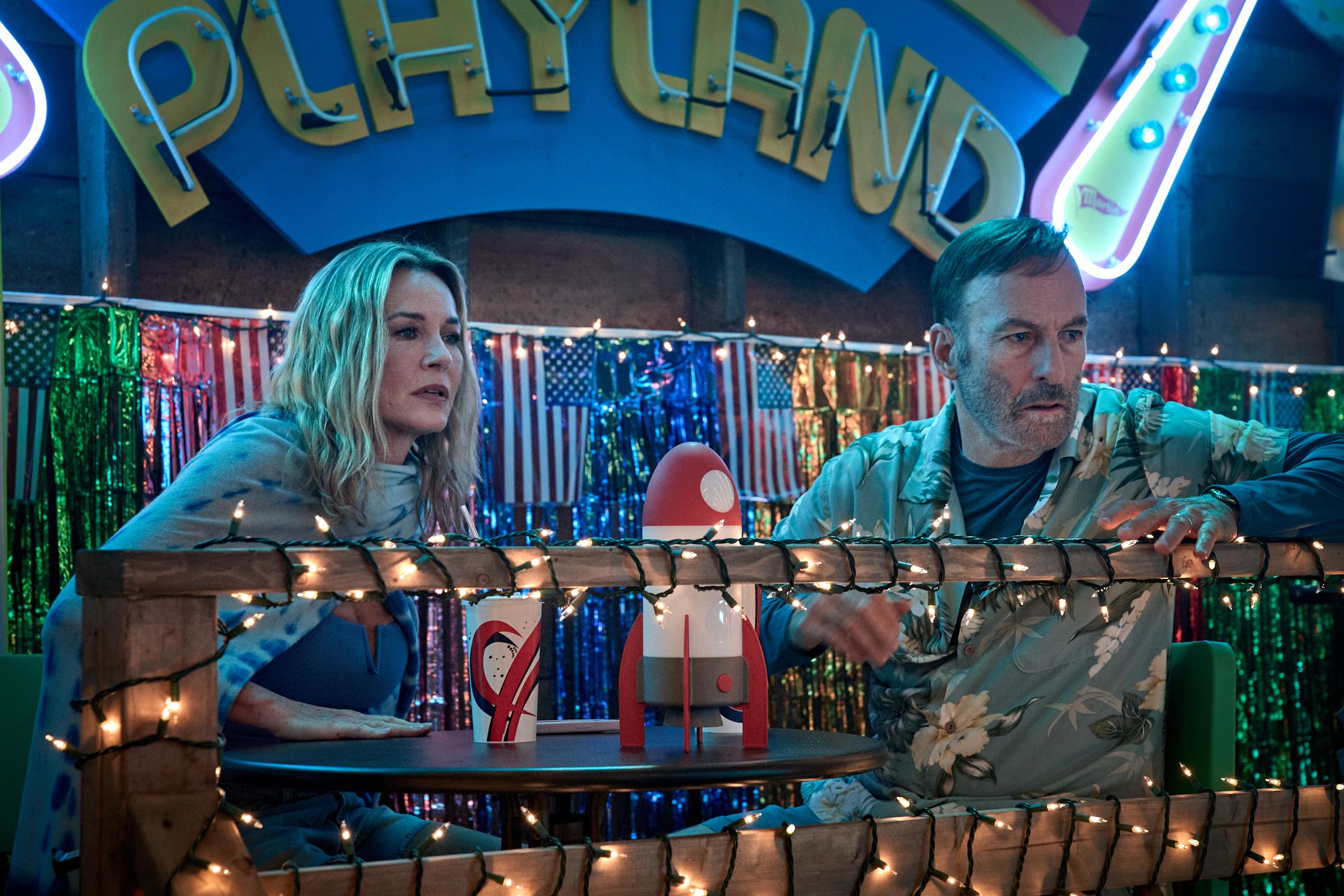 Der Familienurlaub läuft nicht wie geplant: Becca (Connie Nielsen) und Hutch Mansell (Bob Odenkirk) in "Nobody 2"