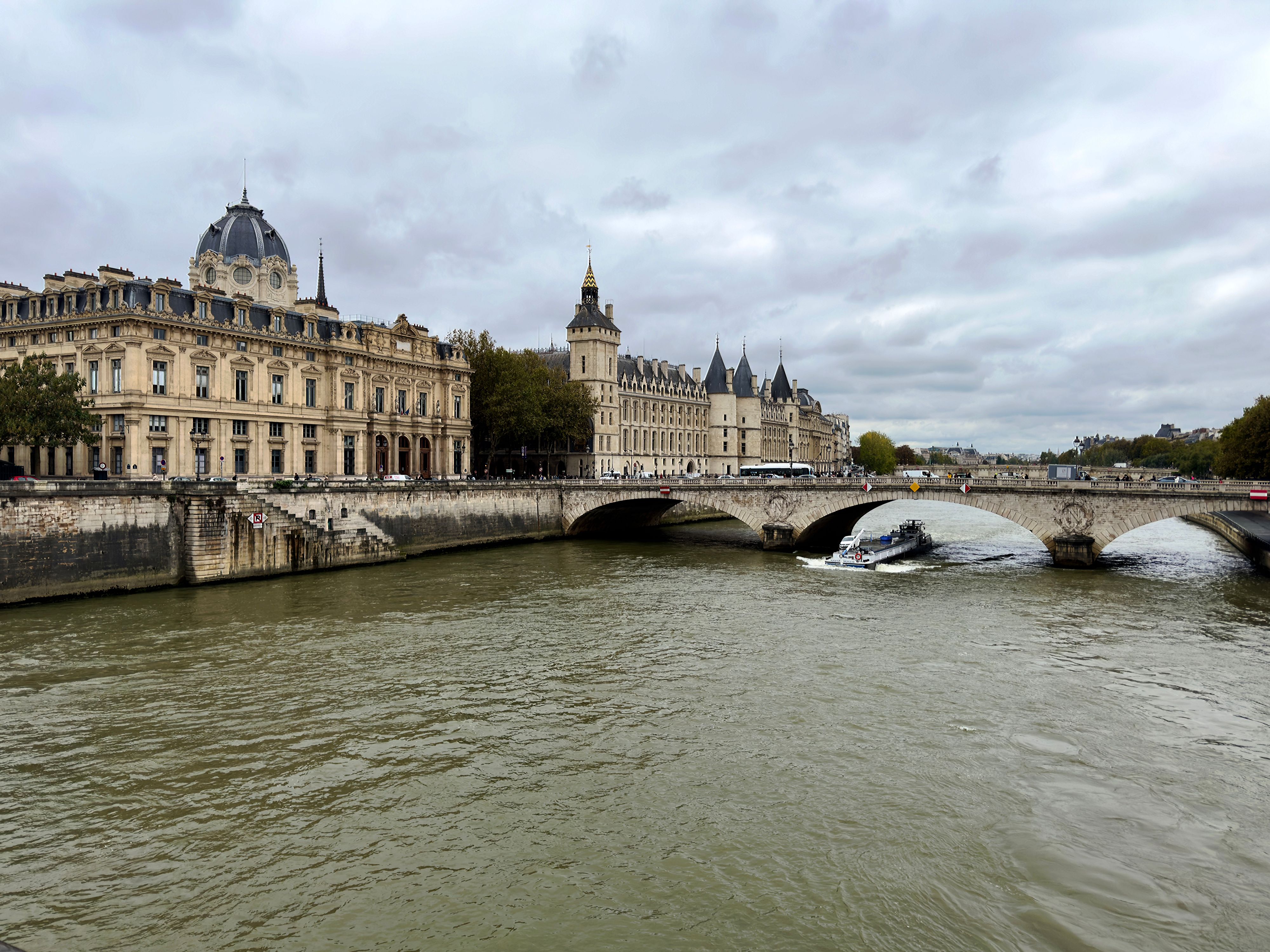 In der Seine bei Paris wurden vier Leichen entdeckt.
