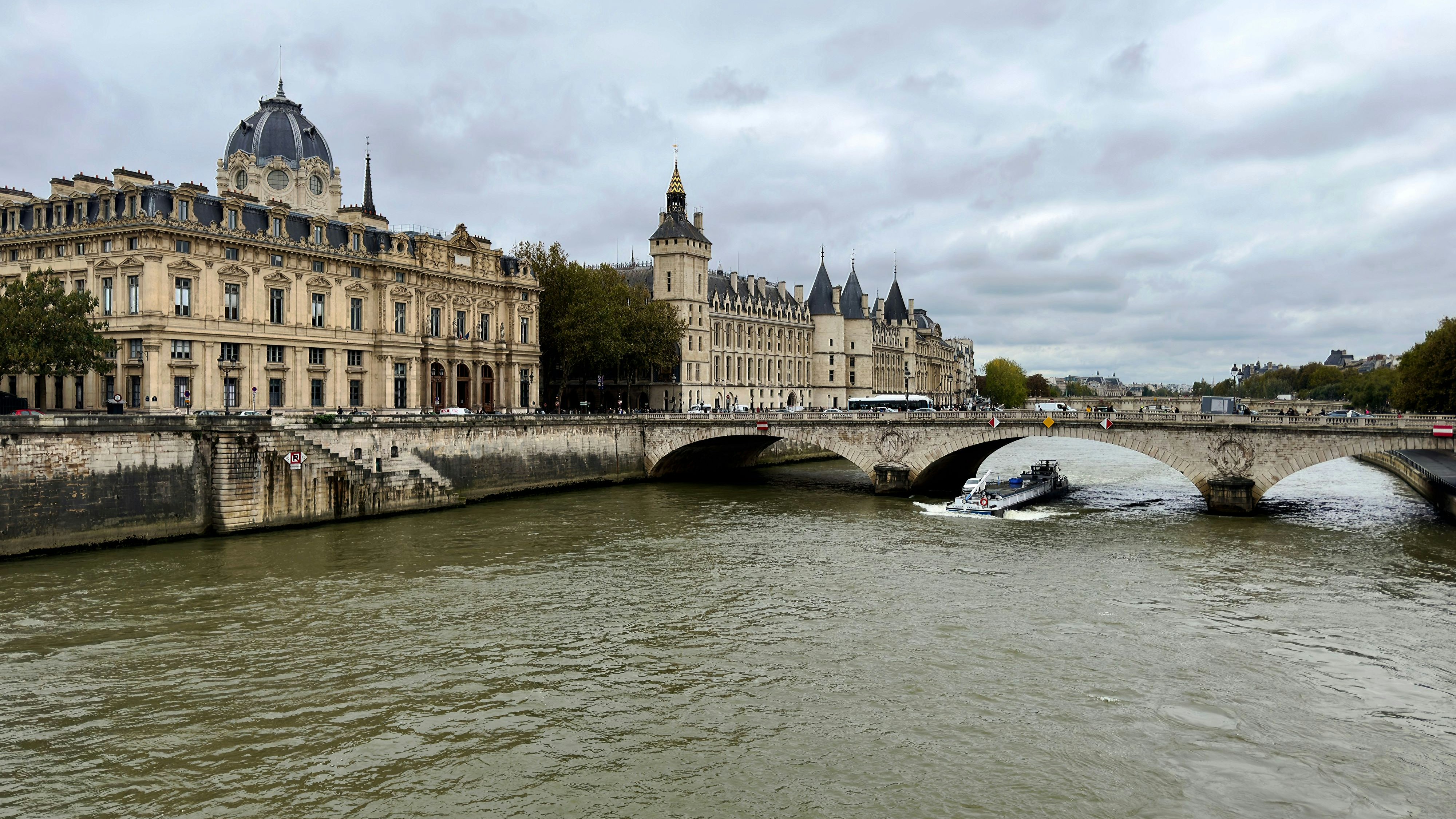 Download von www.picturedesk.com am 20.08.2025 (17:26).  Paris - 20241002_PD21465 - Rechteinfo: Rights Managed (RM)