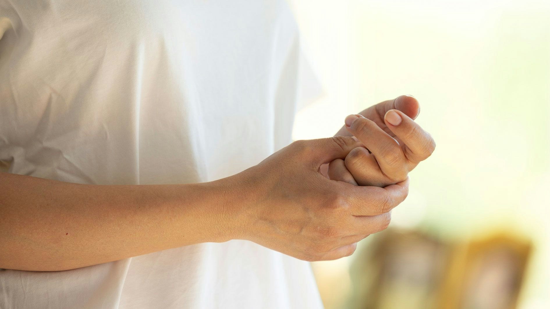 Heute.at - Das passiert mit deinen Fingern, wenn du sie knackst