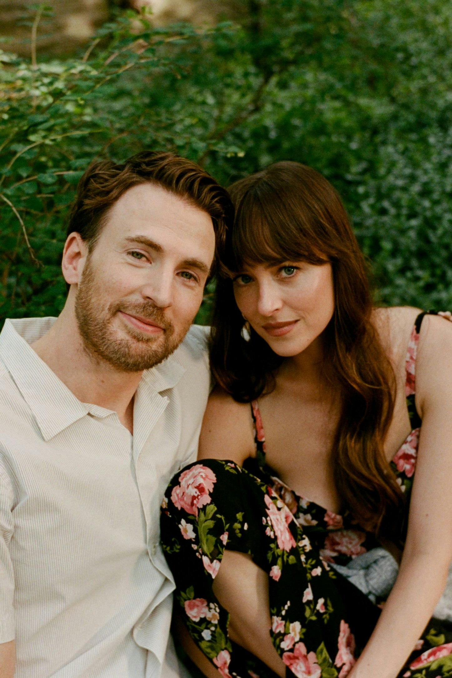 Nett ist er ja, fesch auch. Aber erfolgreich? Lucy (Dakota Johnson) hat noch immer Gefühle für ihre Ex John (Chris Evans) in "Was ist Liebe wert – Materialists"
