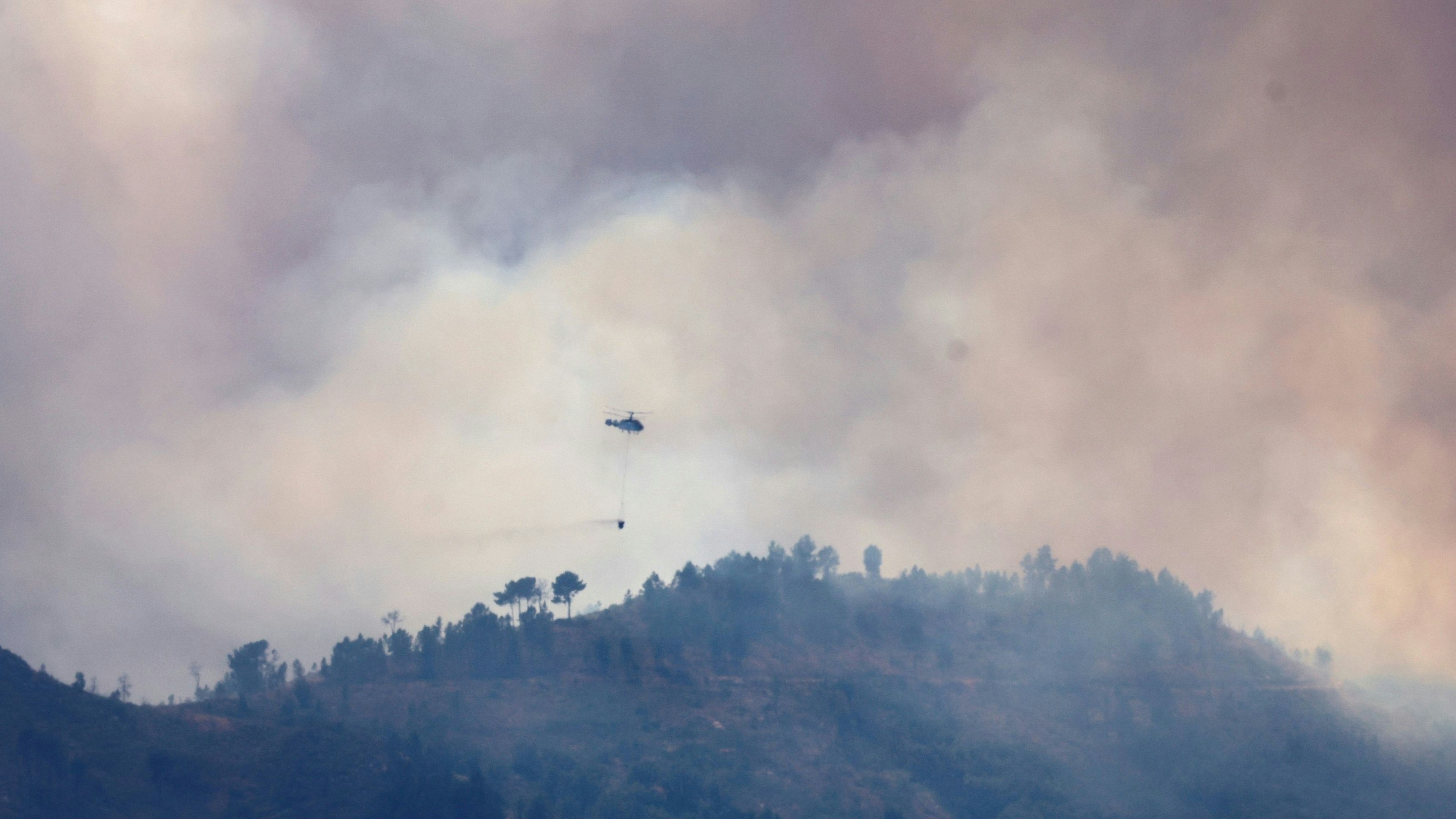 Heute.at - Kein verdammter Hubschrauber – Urlaubsland in Flammen