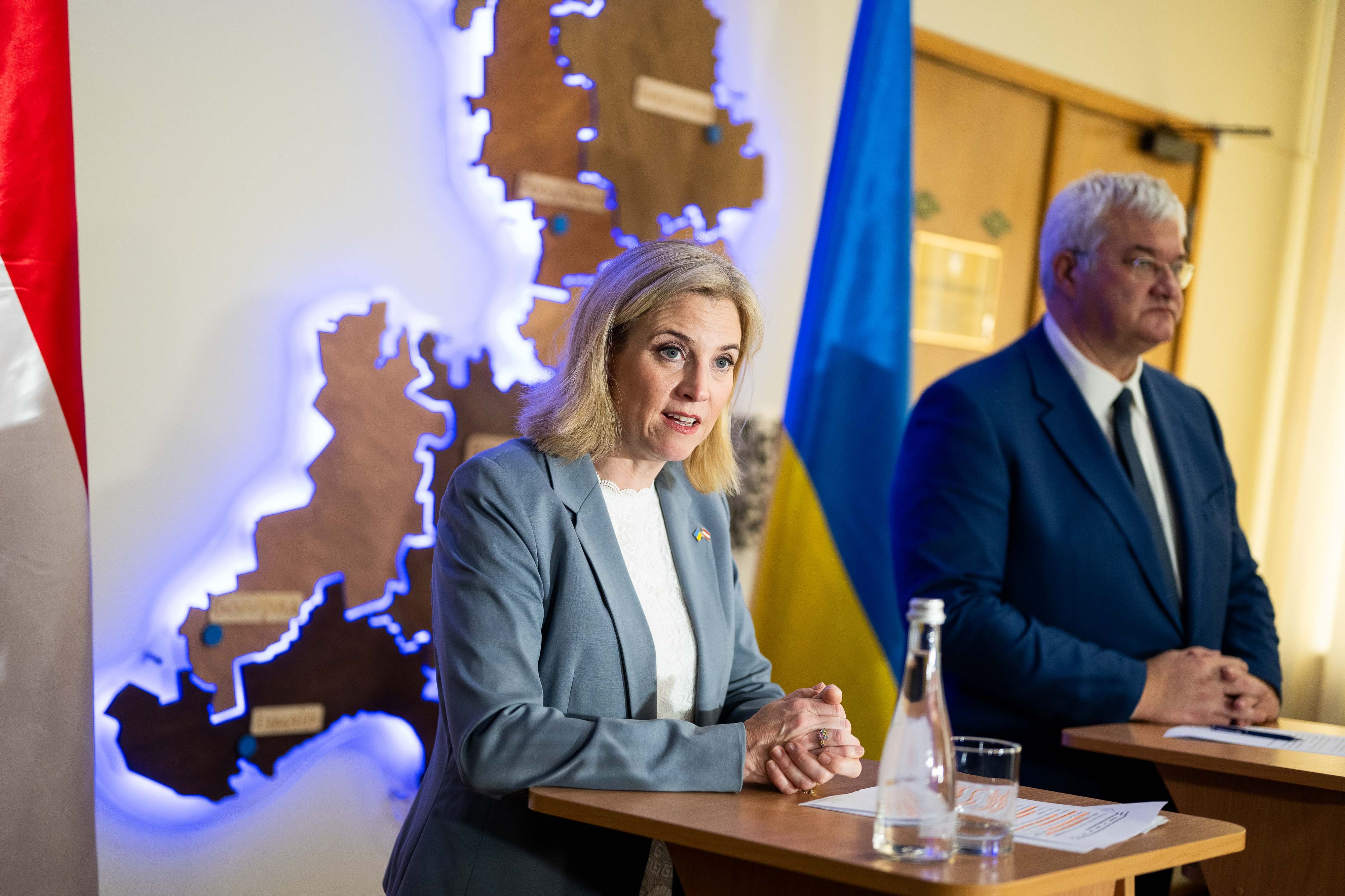 Am 20. August 2025 traf Außenministerin Beate Meinl-Reisinger ihren ukrainischen Amtskollegen Andrij Sybiha in Odessa.