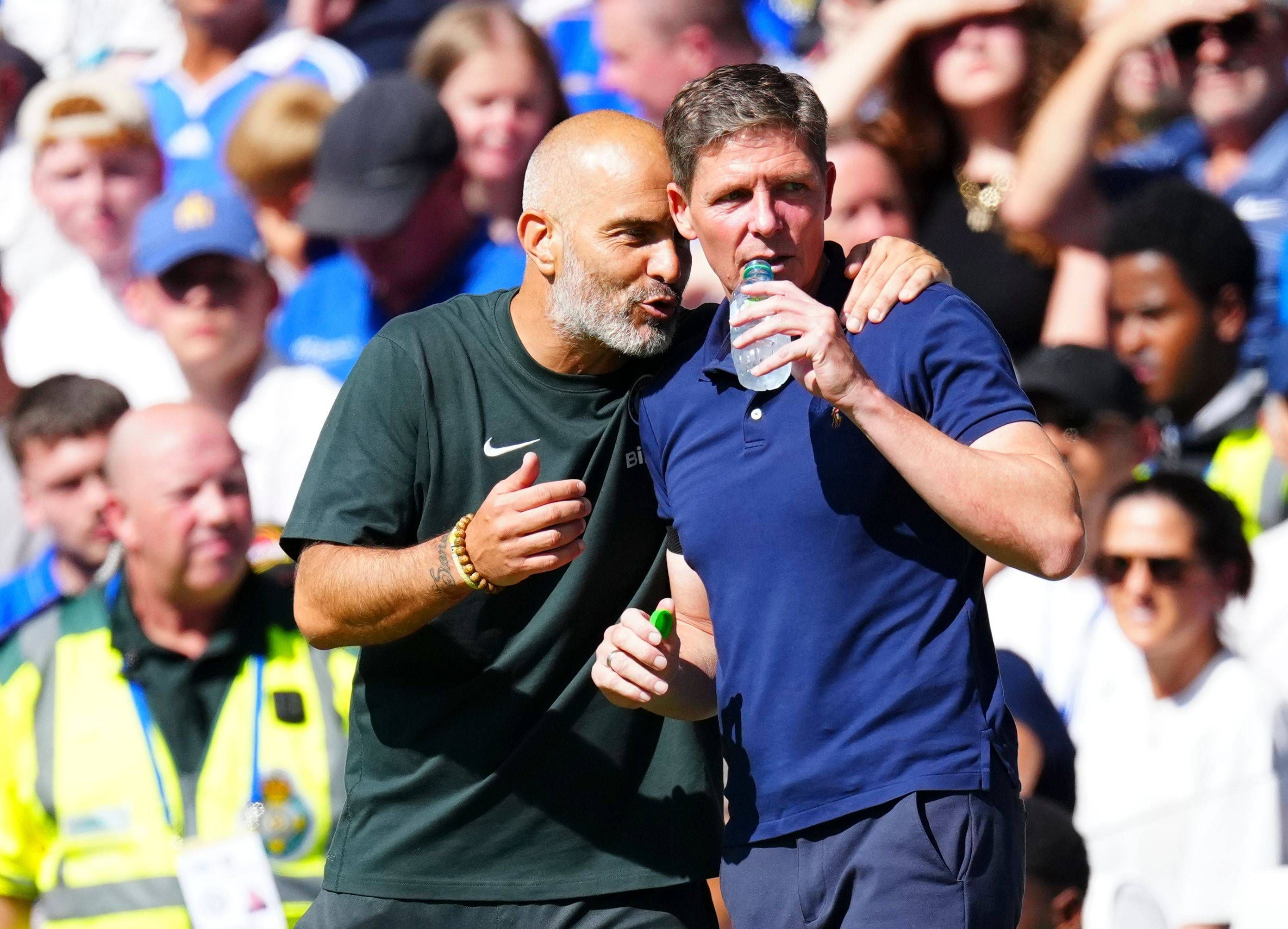 Erfolgstrainer unter sich: Klub-WM-Sieger Enzo Maresca (Chelsea-Coach) mit Cup-Held Oliver Glasner.