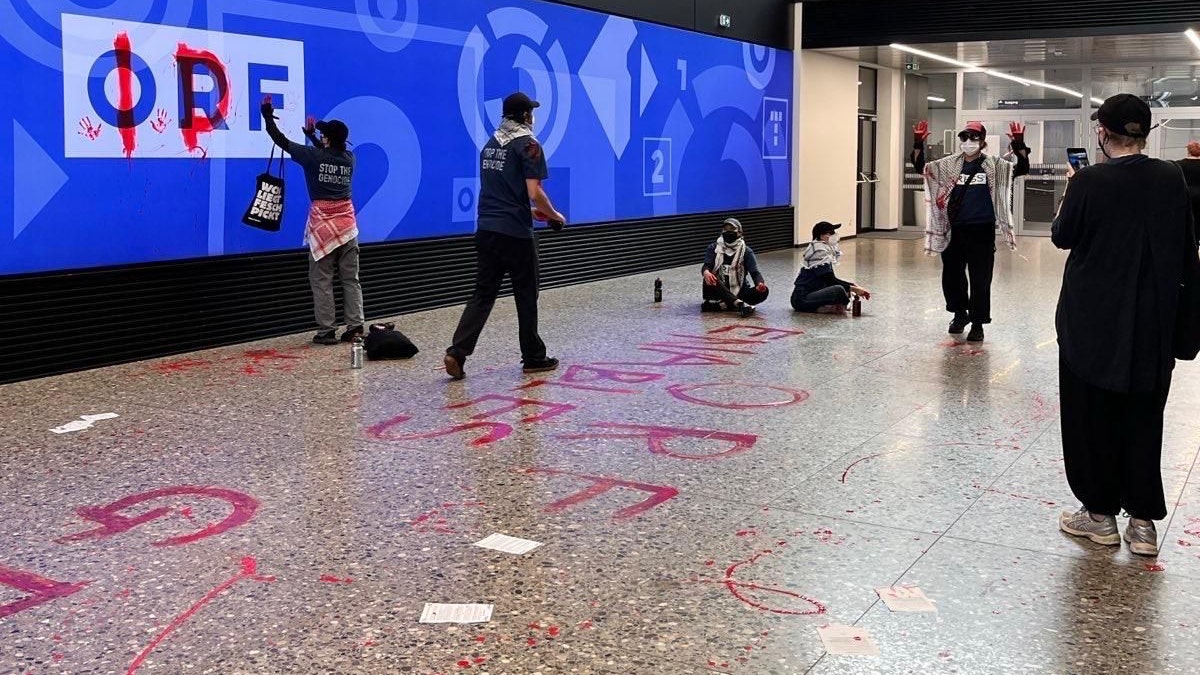 Großeinsatz am 21. August 2025 am ORF-Zentrum am Küniglberg: Pro-Palästina-Demonstranten haben das Gebäude gestürmt. 