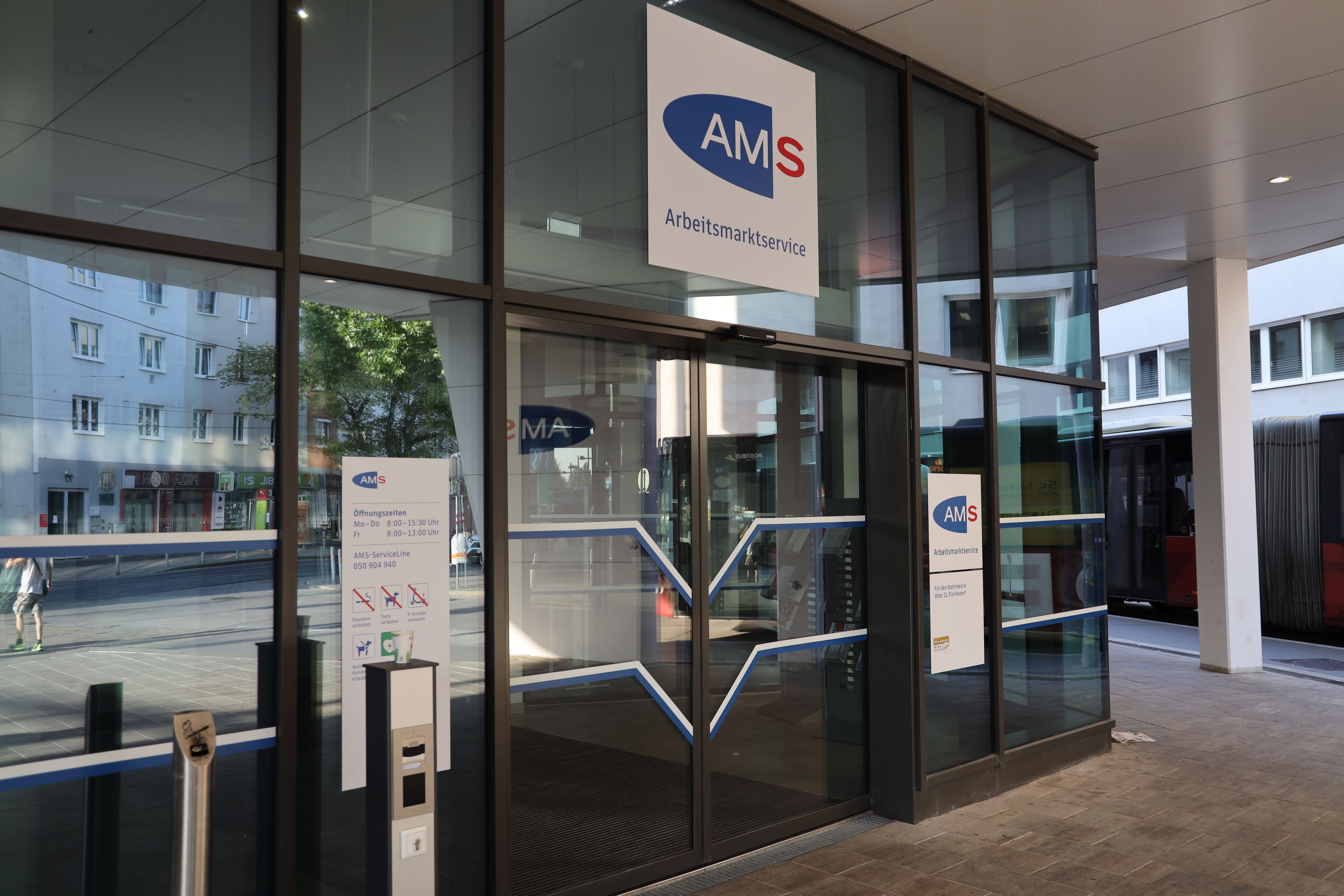 Eine Österreicherin verrät, wie es in einem AMS-Kurs zugeht.