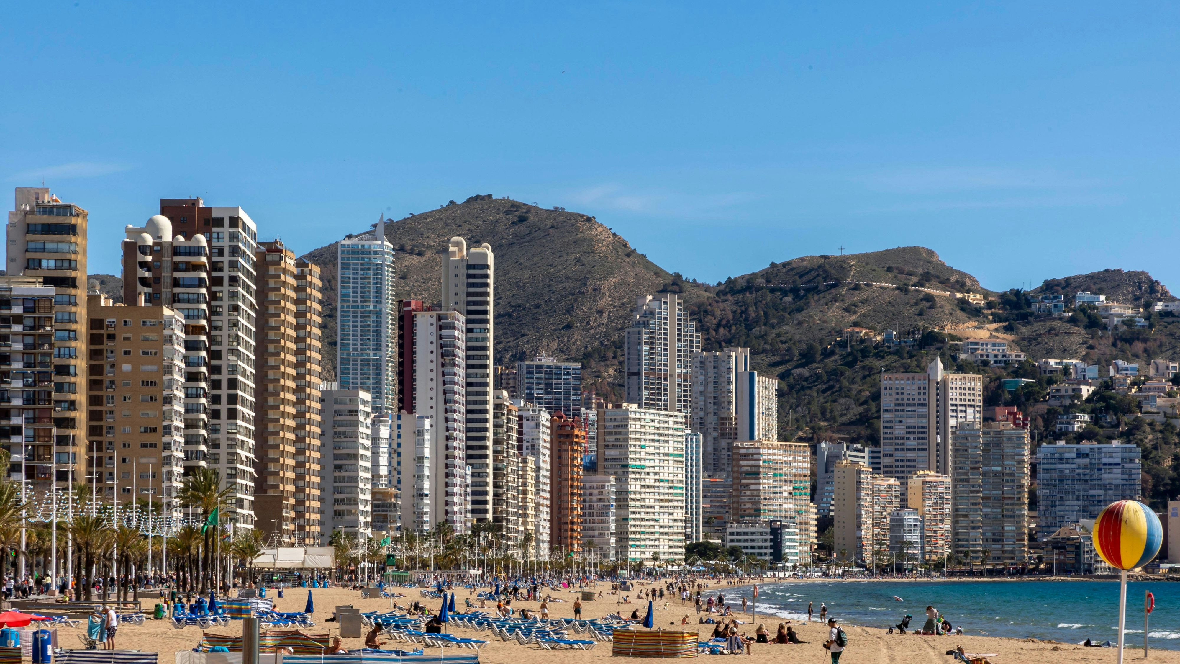 Heute.at - Spanisches Ferienparadies macht Strände dicht