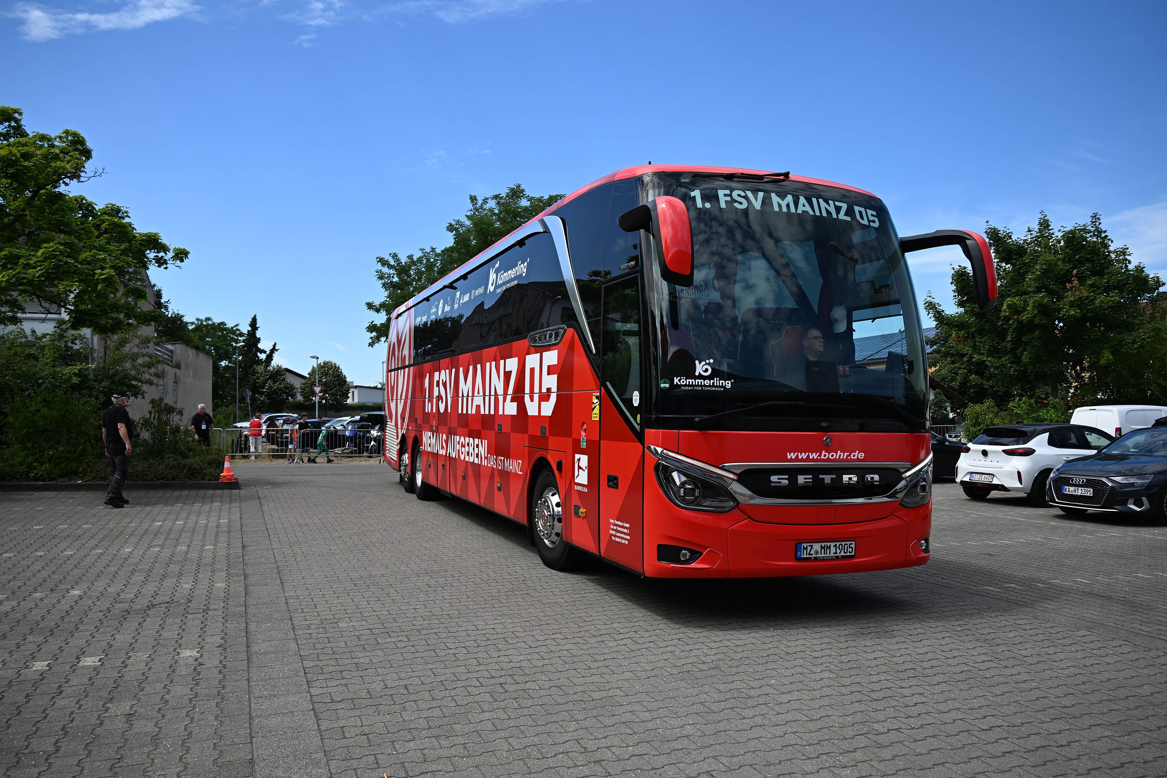 Der Mainzer Mannschaftsbus. (Symbolbild)