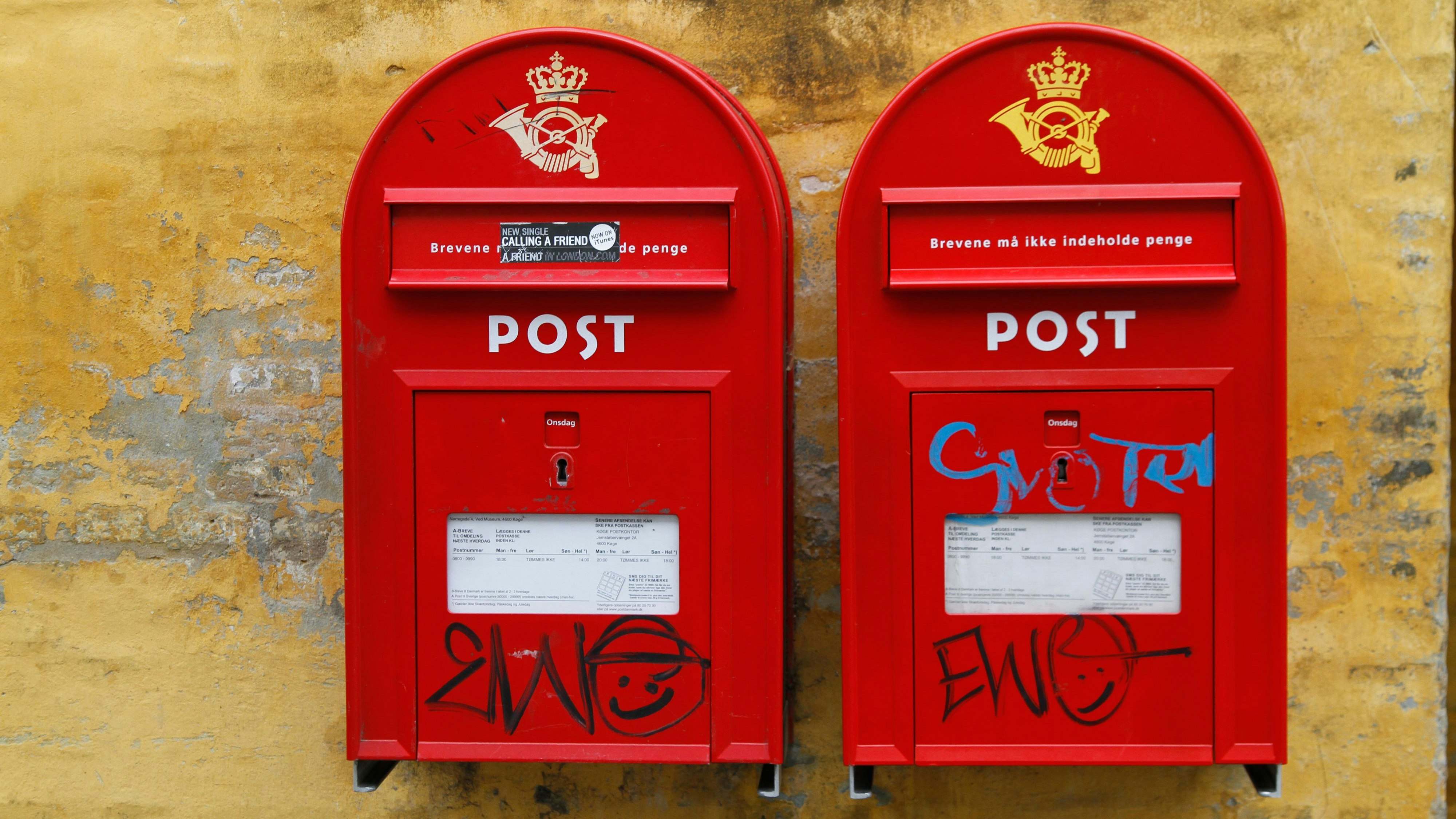 Die markanten roten Postkasterln werden bald in ganz Dänemark abmontiert.