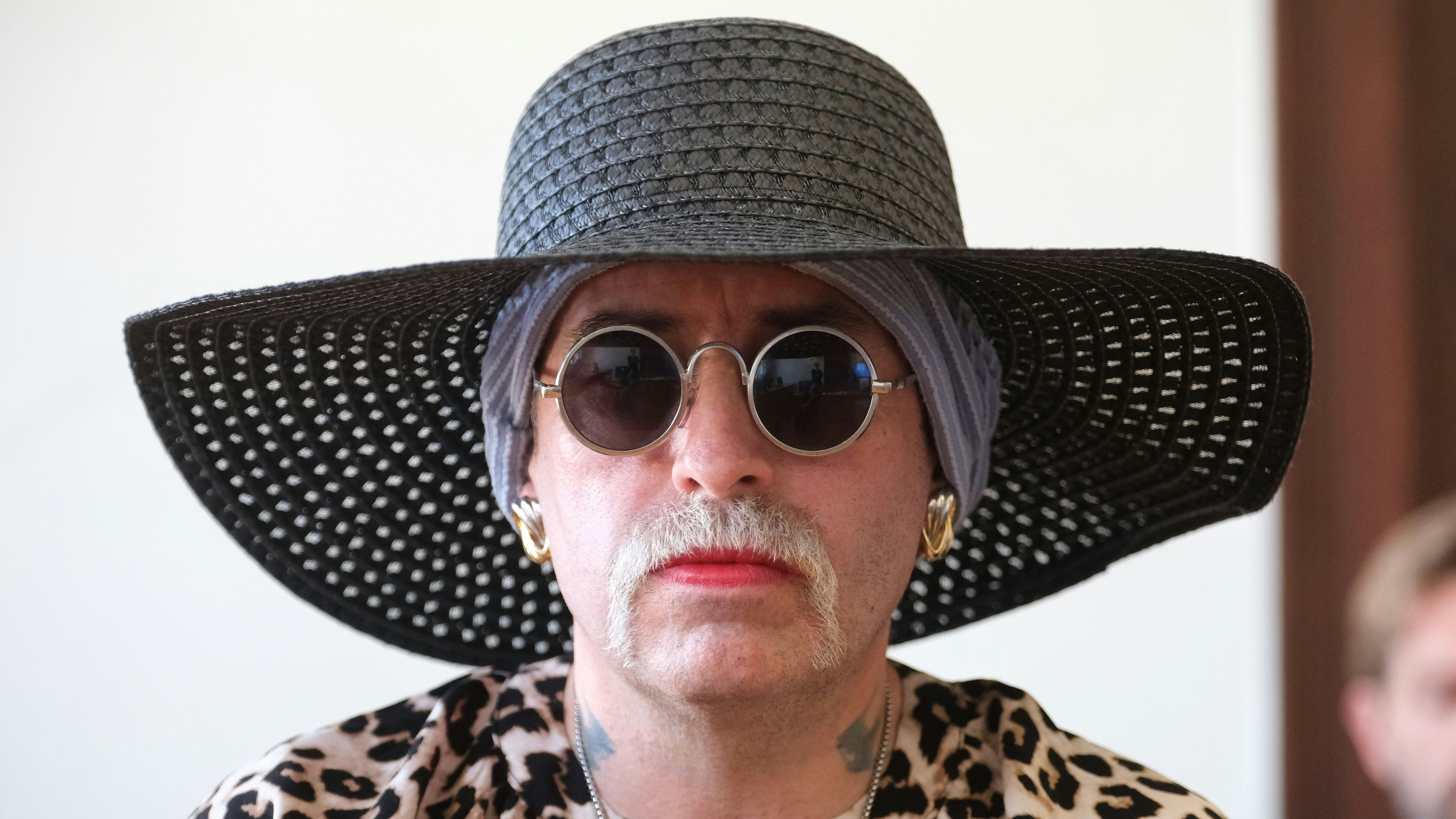 Heute.at - Neo-Nazi erklärt sich zur Frau – landet im Frauenknast