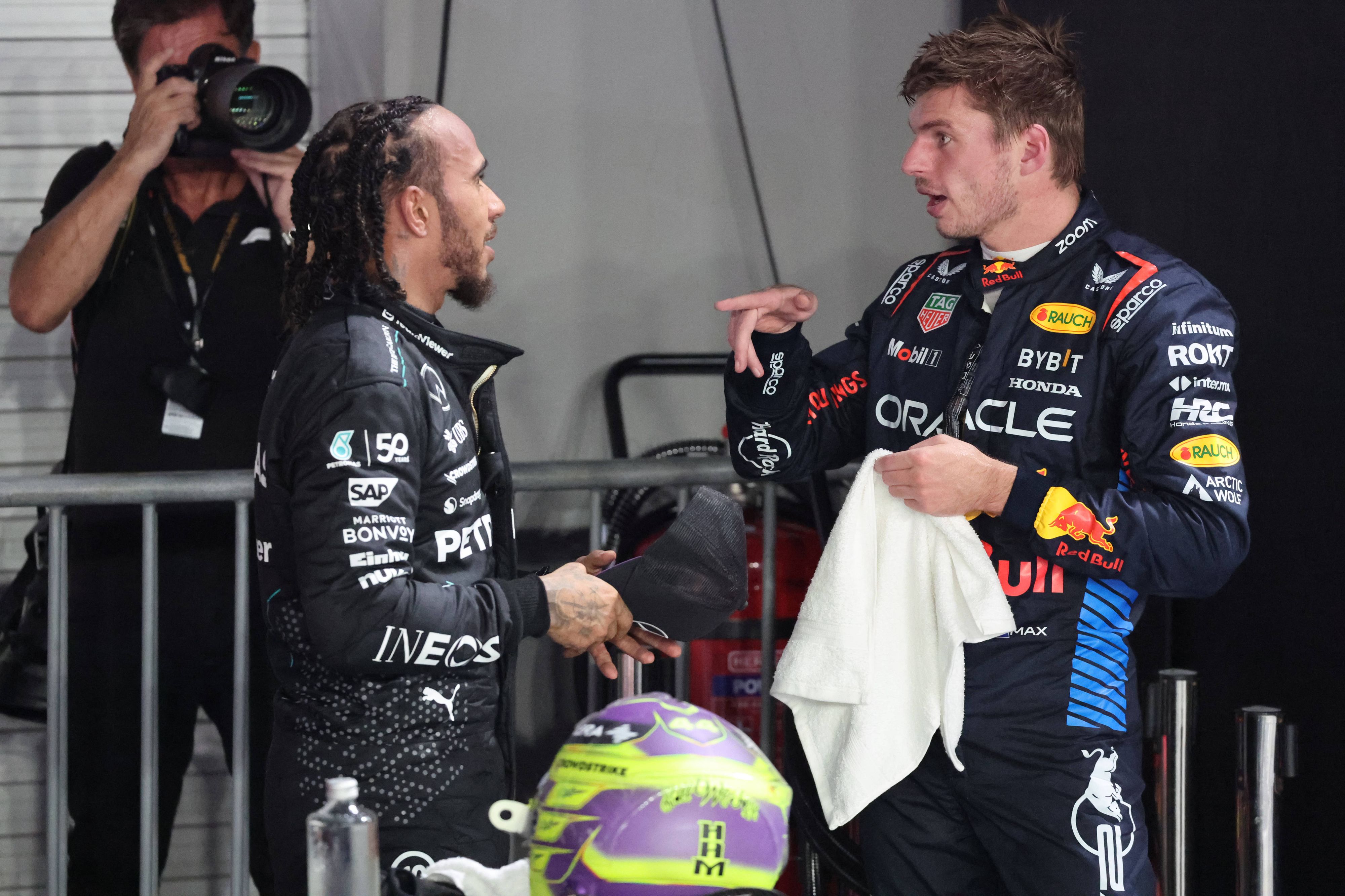 Die Formel-1-Stars Lewis Hamilton und Max Verstappen. 