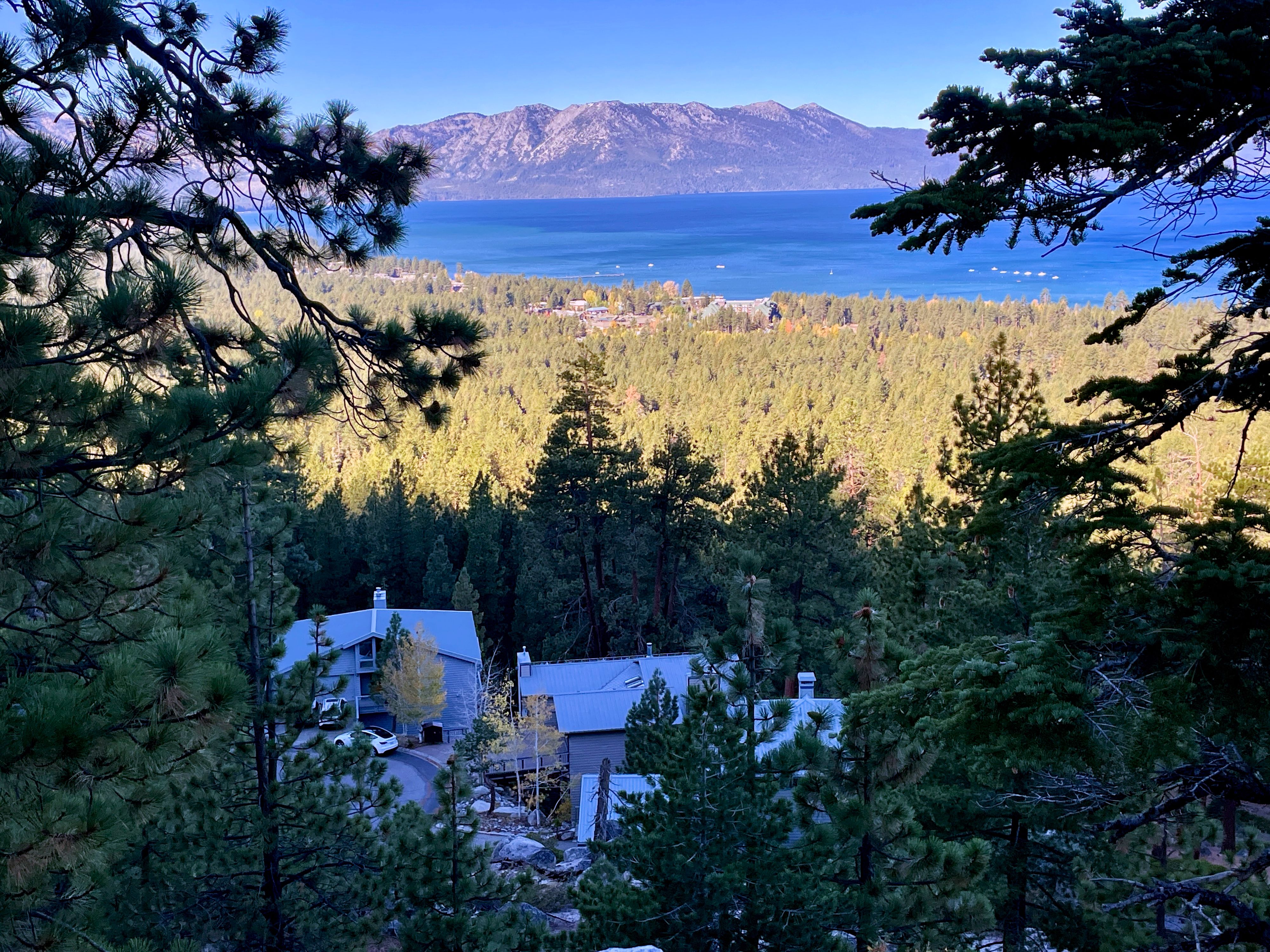  Lake Tahoe ist ein äußerst beliebtes Ausflugs- und Camping-Gebiet.
