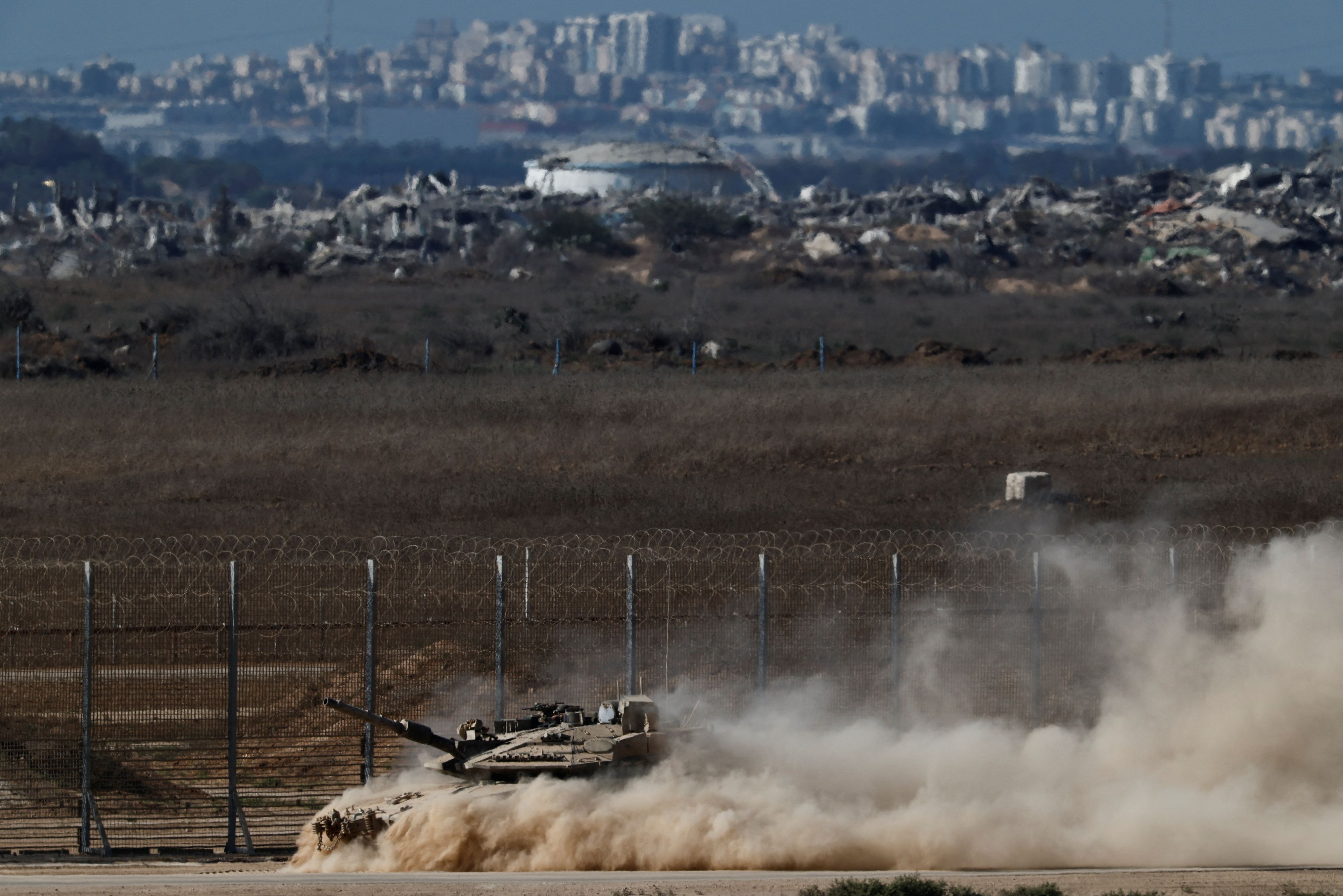 Israelische Panzer rollen auf Gaza zu. (Symbolbild)