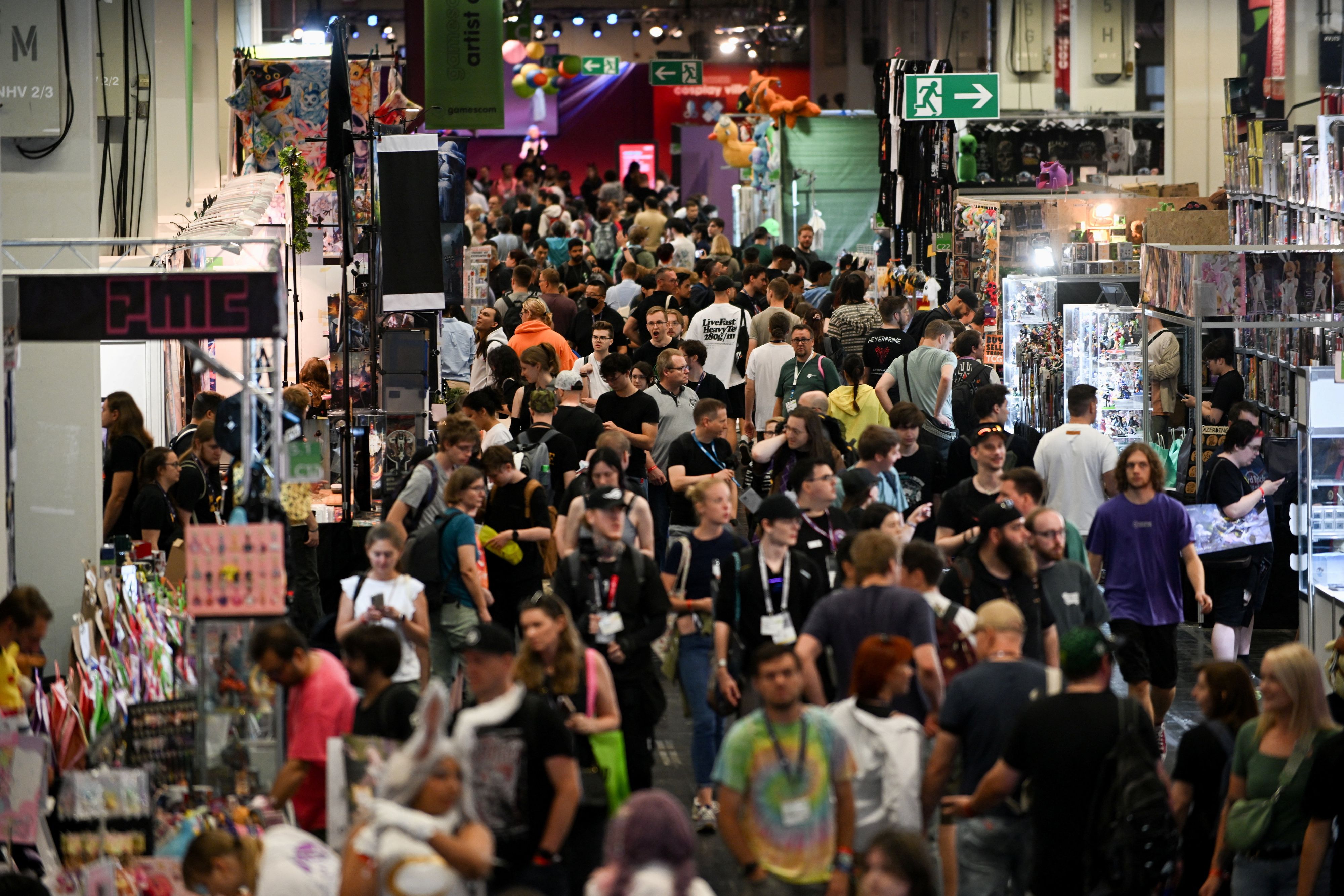 Der Zoll war mit fast 60 Leuten vor Ort, hat alle Zugänge abgesichert und am Eröffnungstag fast 150 Beschäftigte von mehr als 40 Sicherheitsfirmen überprüft.