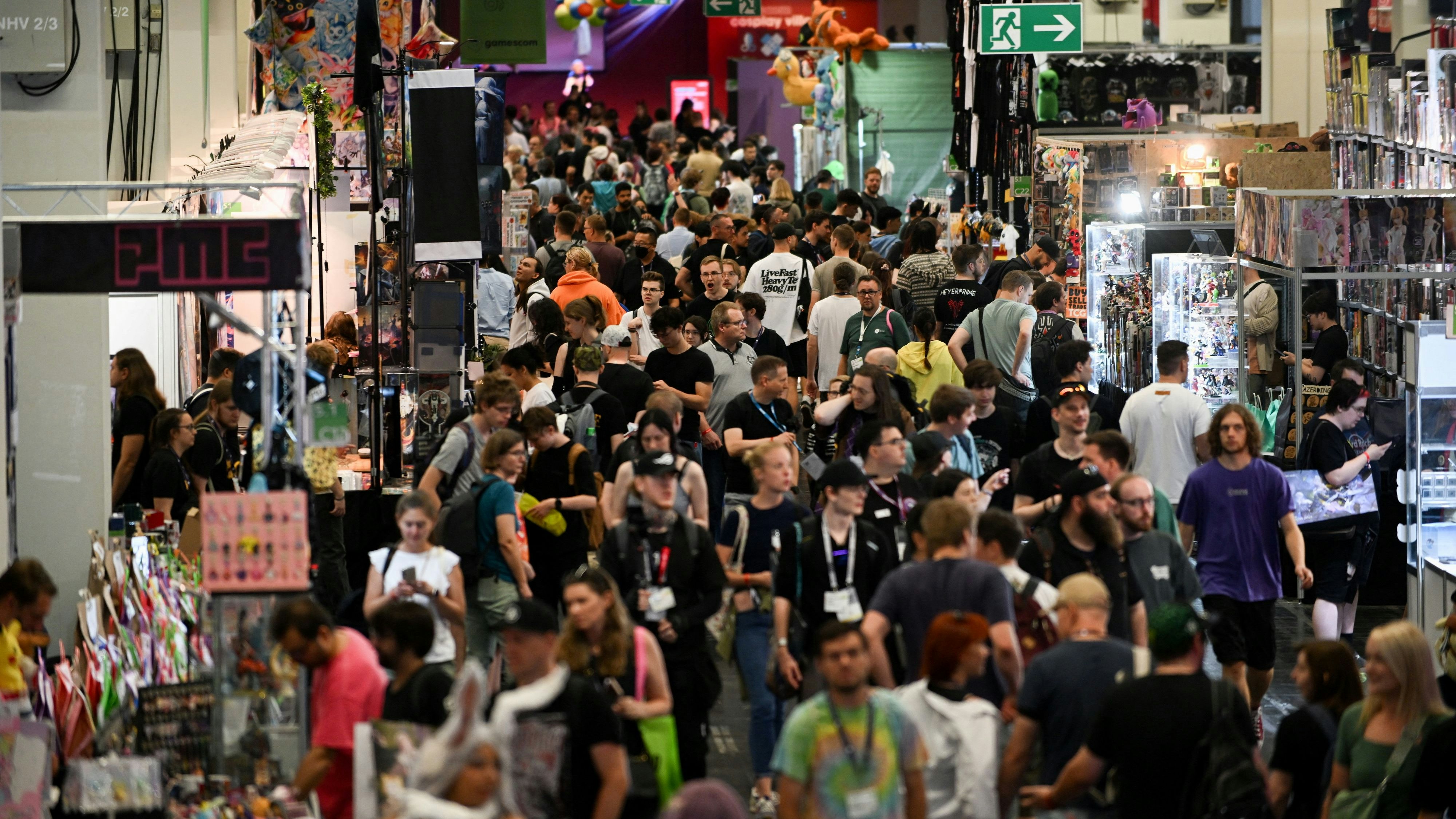 Heute.at - Riesige Razzia mit Dutzenden Beamten bei der Gamescom