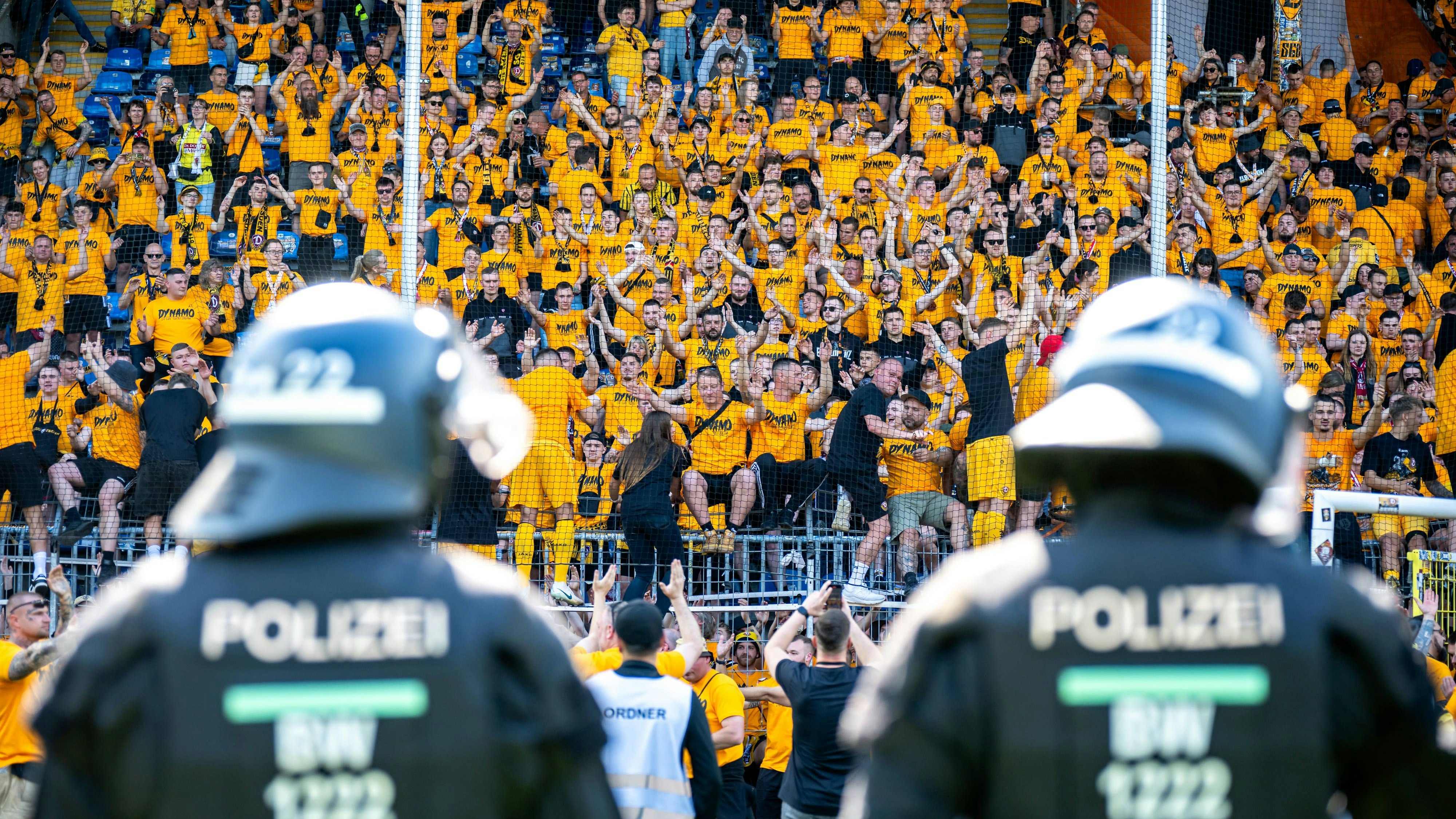 In Deutschland will die Polizeigewerkschaft mehr Macht in den Stadien. 