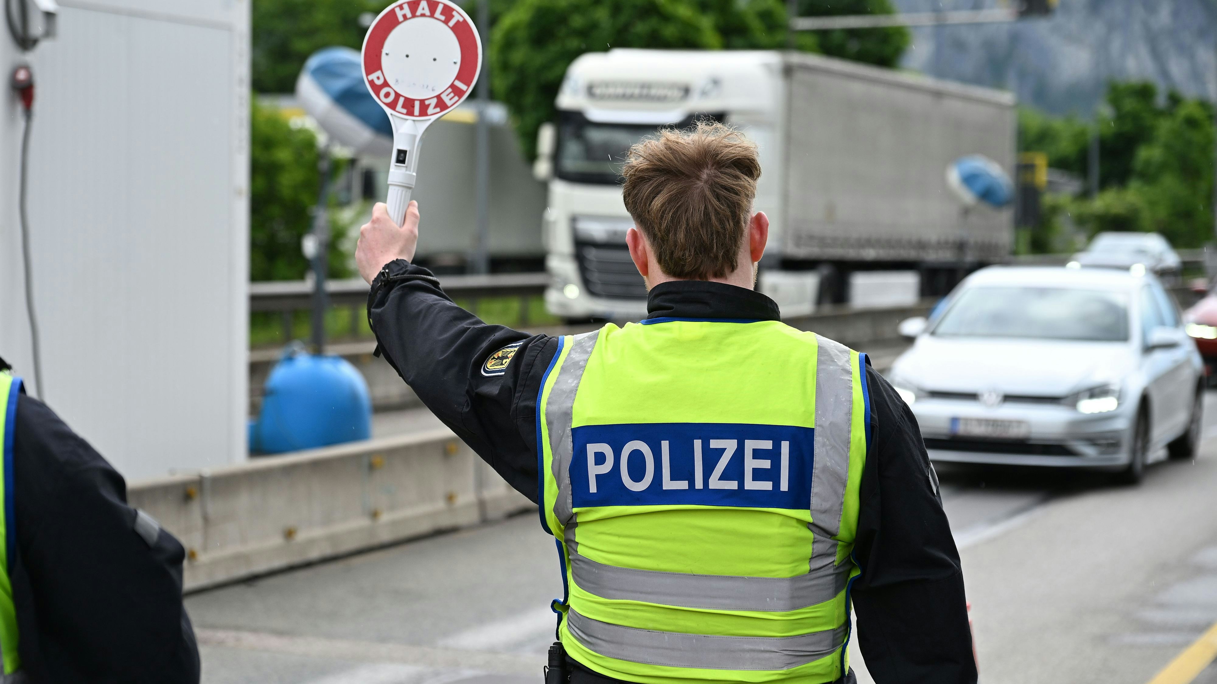 Die deutsche Grenzpolizei nahm den Österreicher fest. Symbolbild.