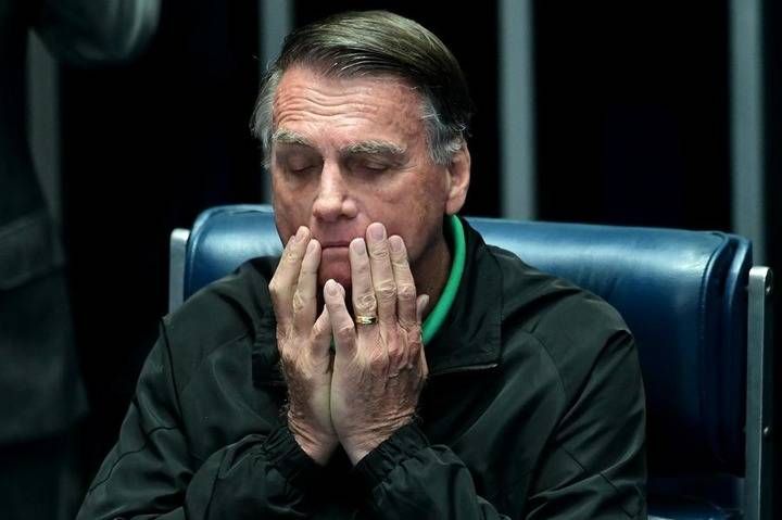 Bolsonaro darf dem Gefängis für 90 Tage fernbleiben.