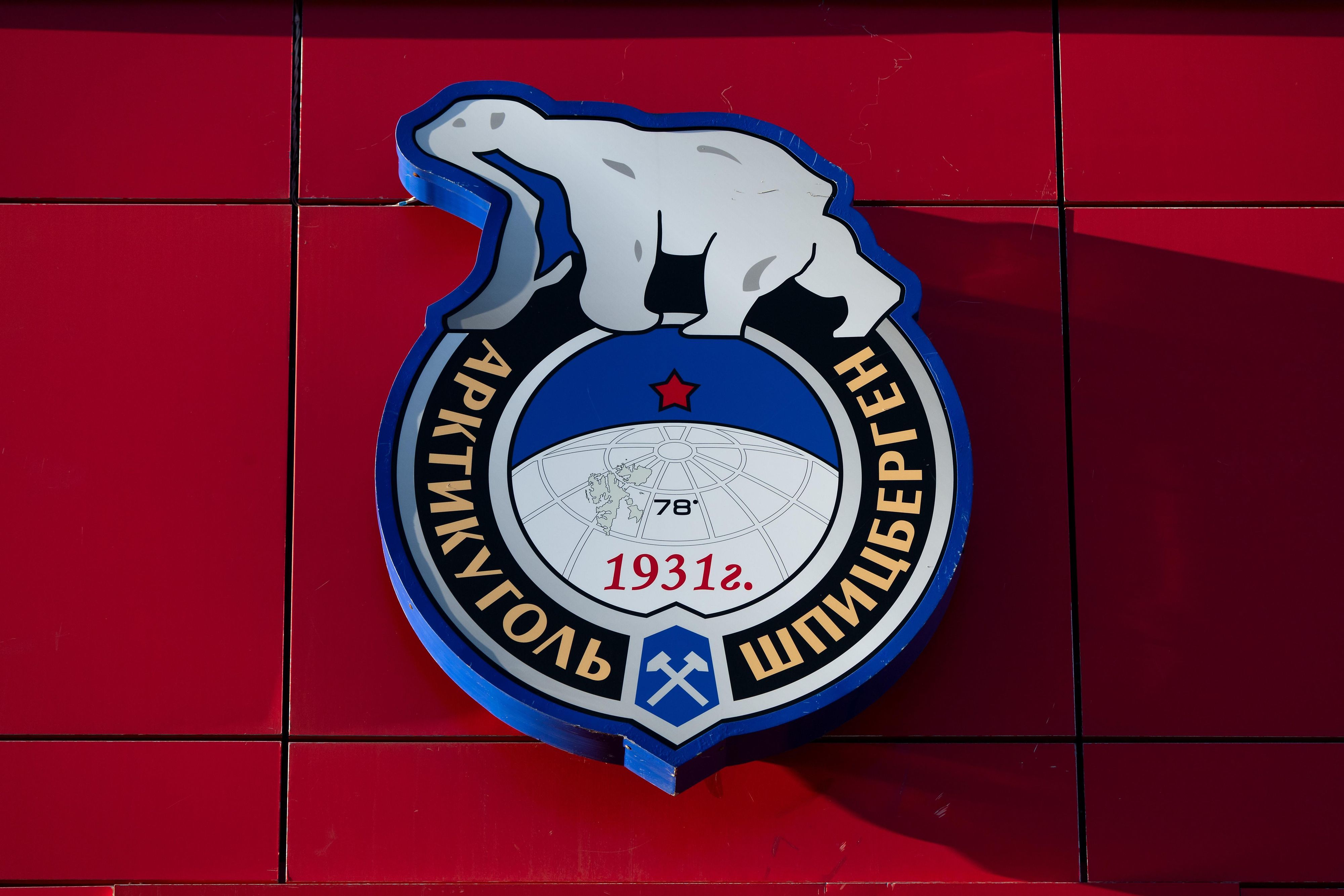 Das Wappen von Arktikugol, der seit 1931 auf Spitzbergen ansässigen russischen Kohleminengesellschaft in Barentsburg