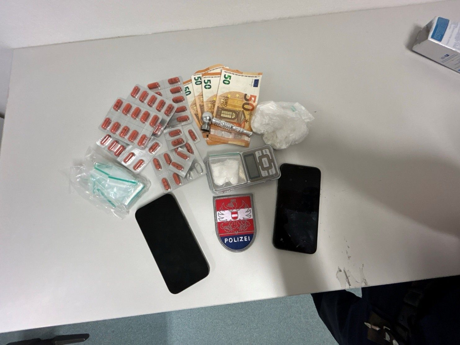 Im Auto wurden neben der Crackpfeife auch weitere Drogen sichergestellt.