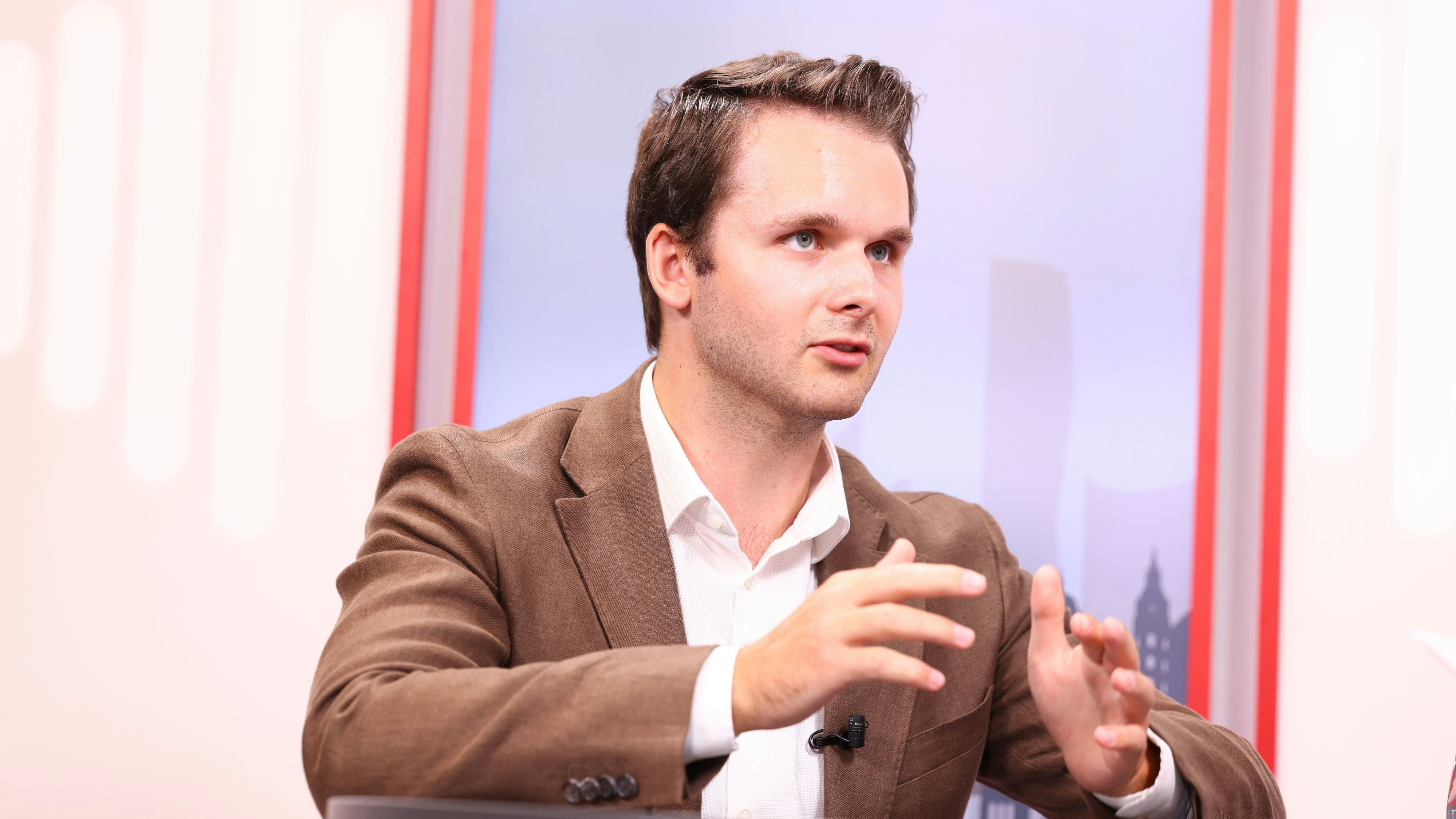 Harald Zierfuß fordert bessere Arbeitsbedingungen in Wiens Kindergärten und Schulen.