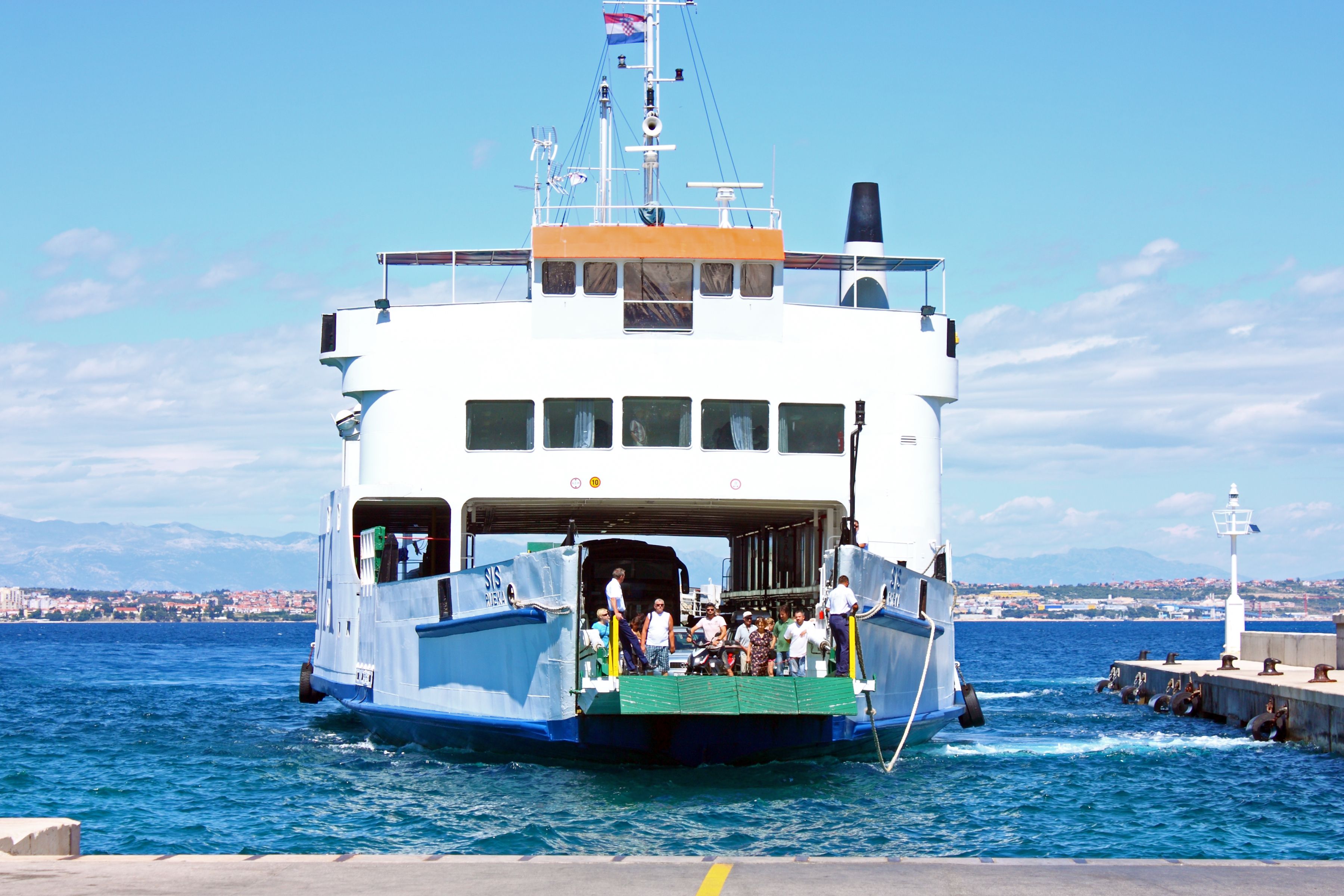 Die meisten Schiffe starten von Preko in Richtung Ošljak.