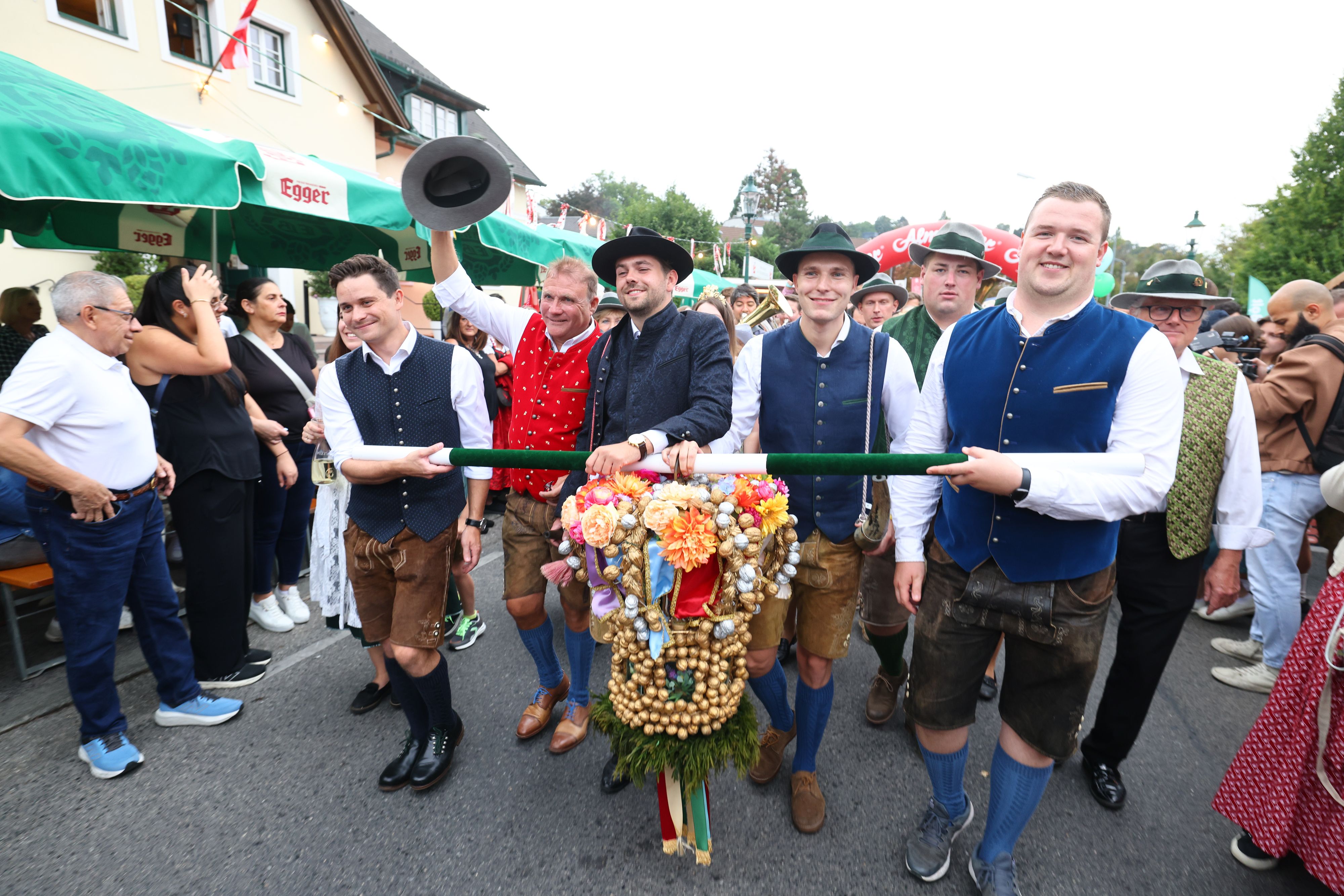 Auftakt zum Neustifter Kirtag in Wien-Döbling.