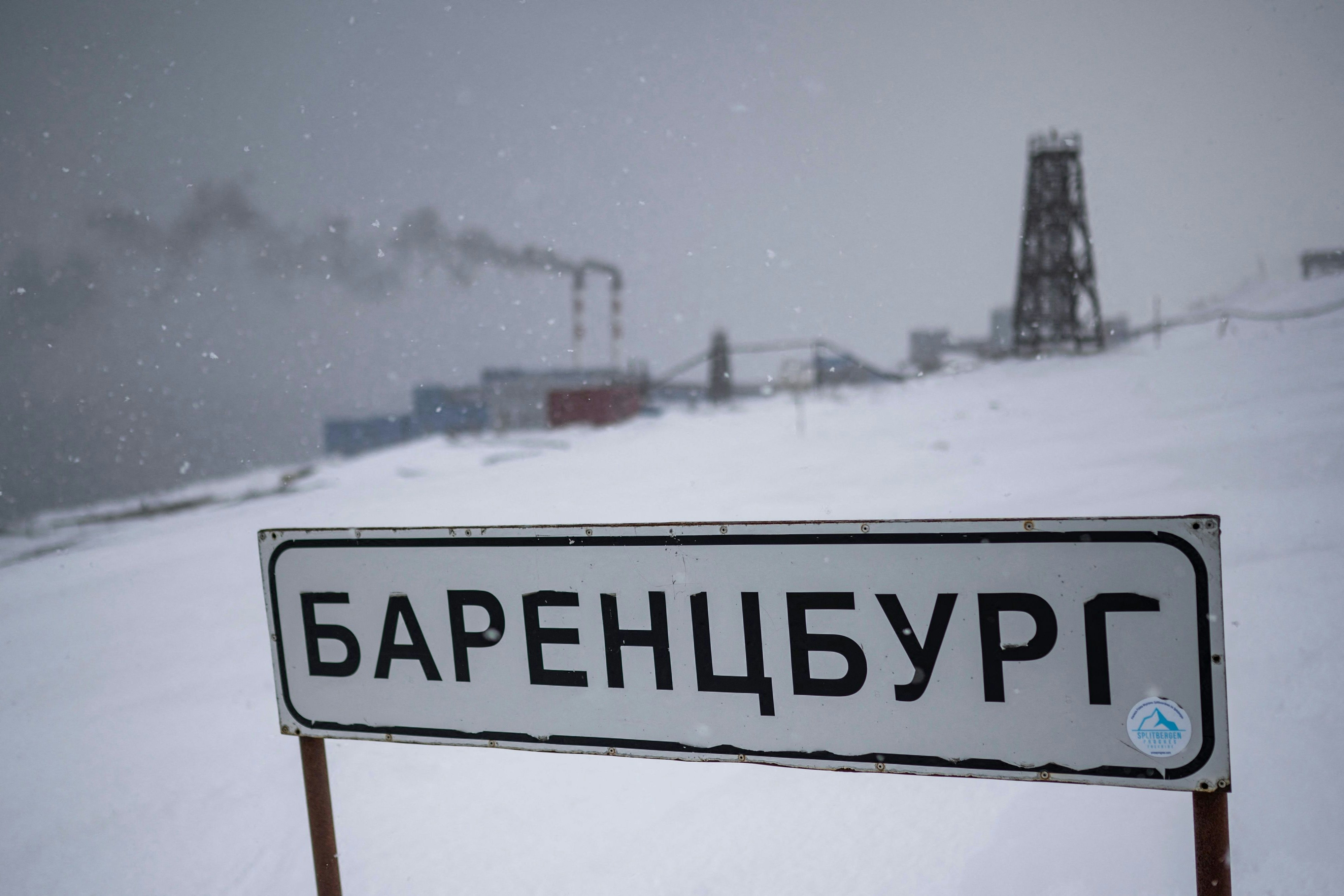 Alle Beschriftungen auf Kyrillisch: In Barentsburg wird seit den 1930er-Jahren minderwertige Kohle abgebaut. Bis vor wenigen Jahren waren viele der Arbeiter Ukrainer