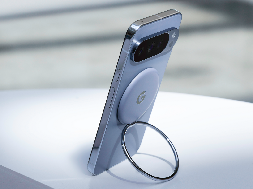 Mit dem magnetischen "Pixelsnap"-System können jetzt Lade- und Aufsteller-Lösungen magnetisch angedockt werden.