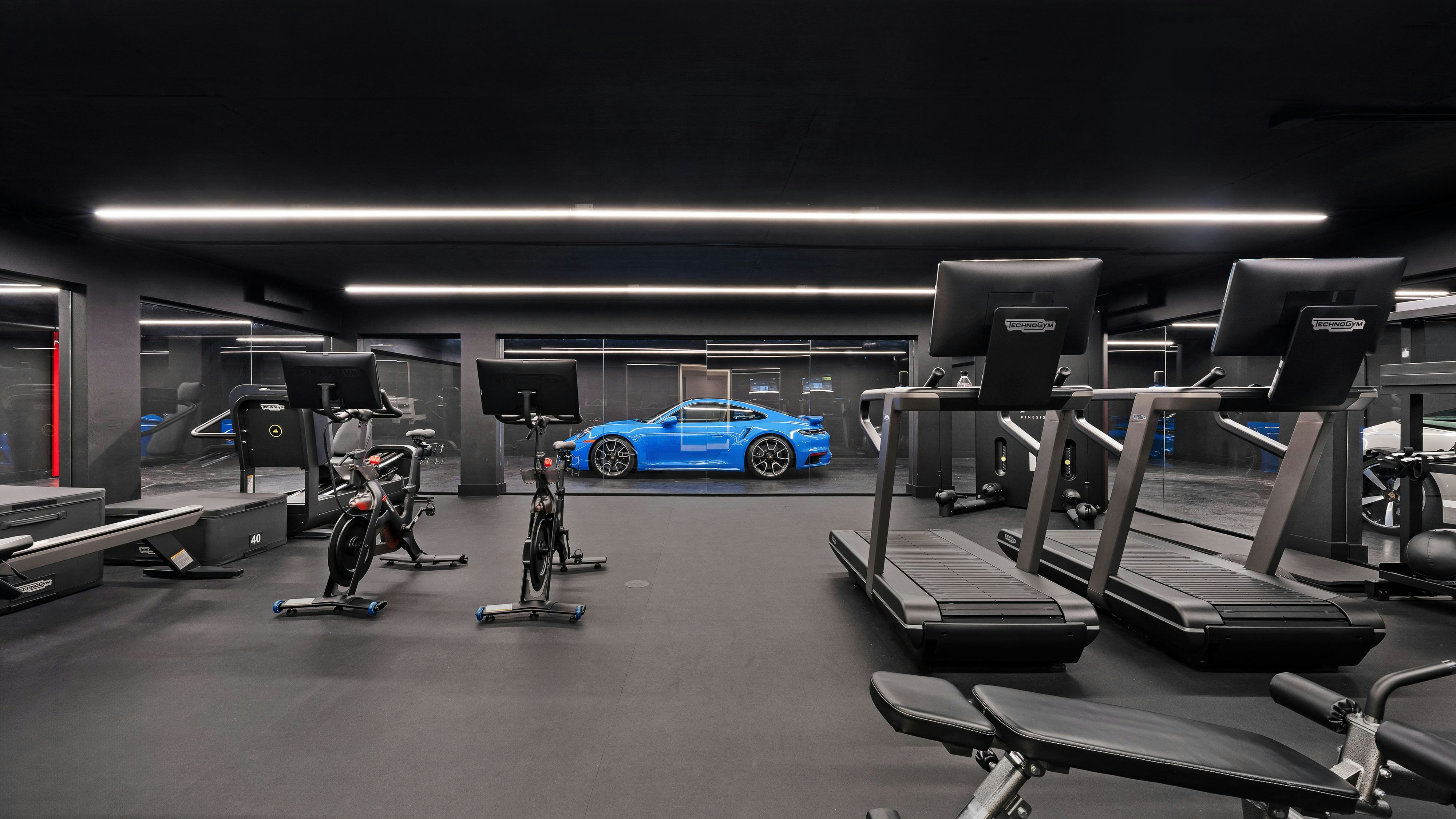 Beim Heben der Hanteln den Porsche bewundern: Das geht im neuen Haus von Robbie Williams.