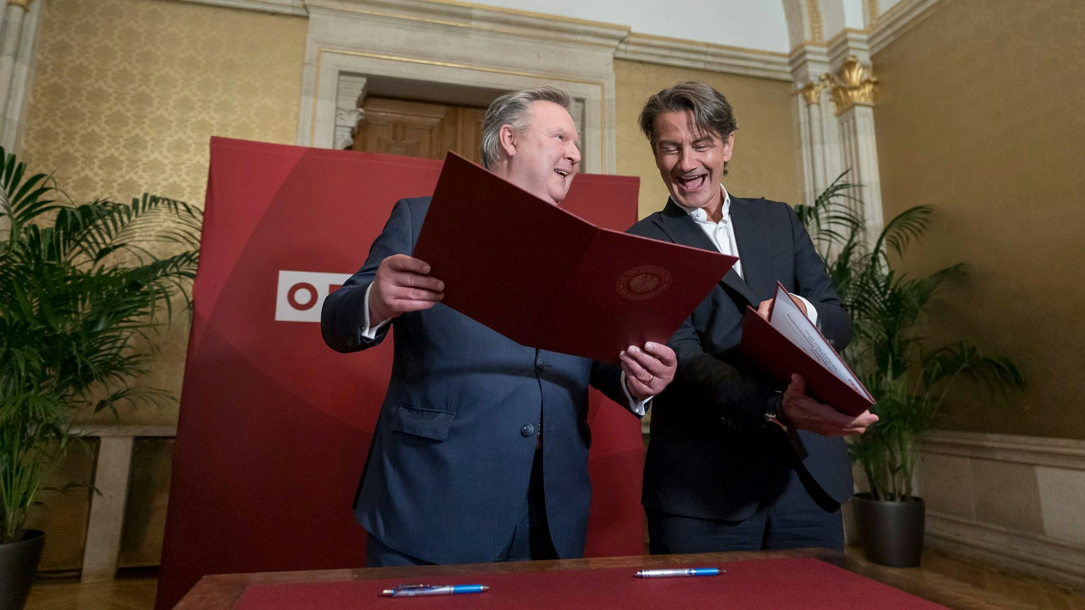 Ich hab' da reingeschrieben, dass der Song Contest die Stadt 22,6 Millionen Euro kostet ...