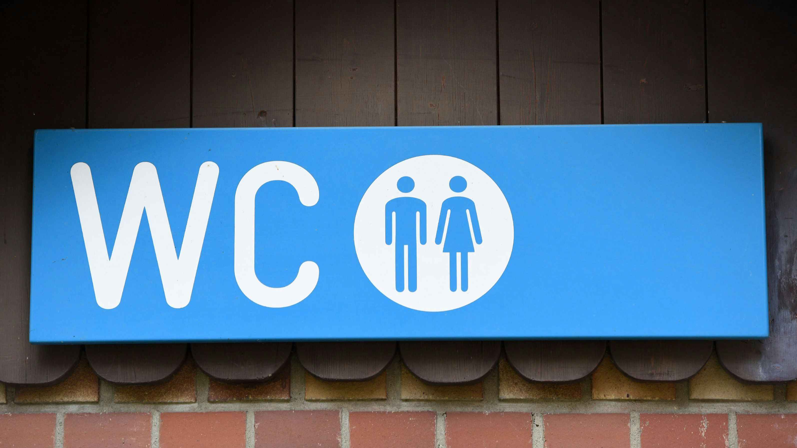 Heute.at - Teure Pinkelpause: Frauen zahlen, Männer aber nicht