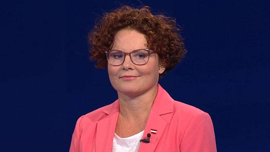 Staatssekretärin Elisabeth Zehetner (ÖVP) am späten Freitagabend in der "ZIB2".