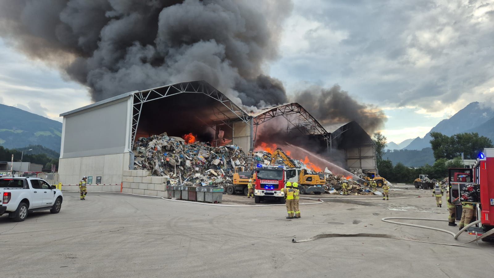 Was der Auslöser für das Feuer war, ist noch nicht bekannt.