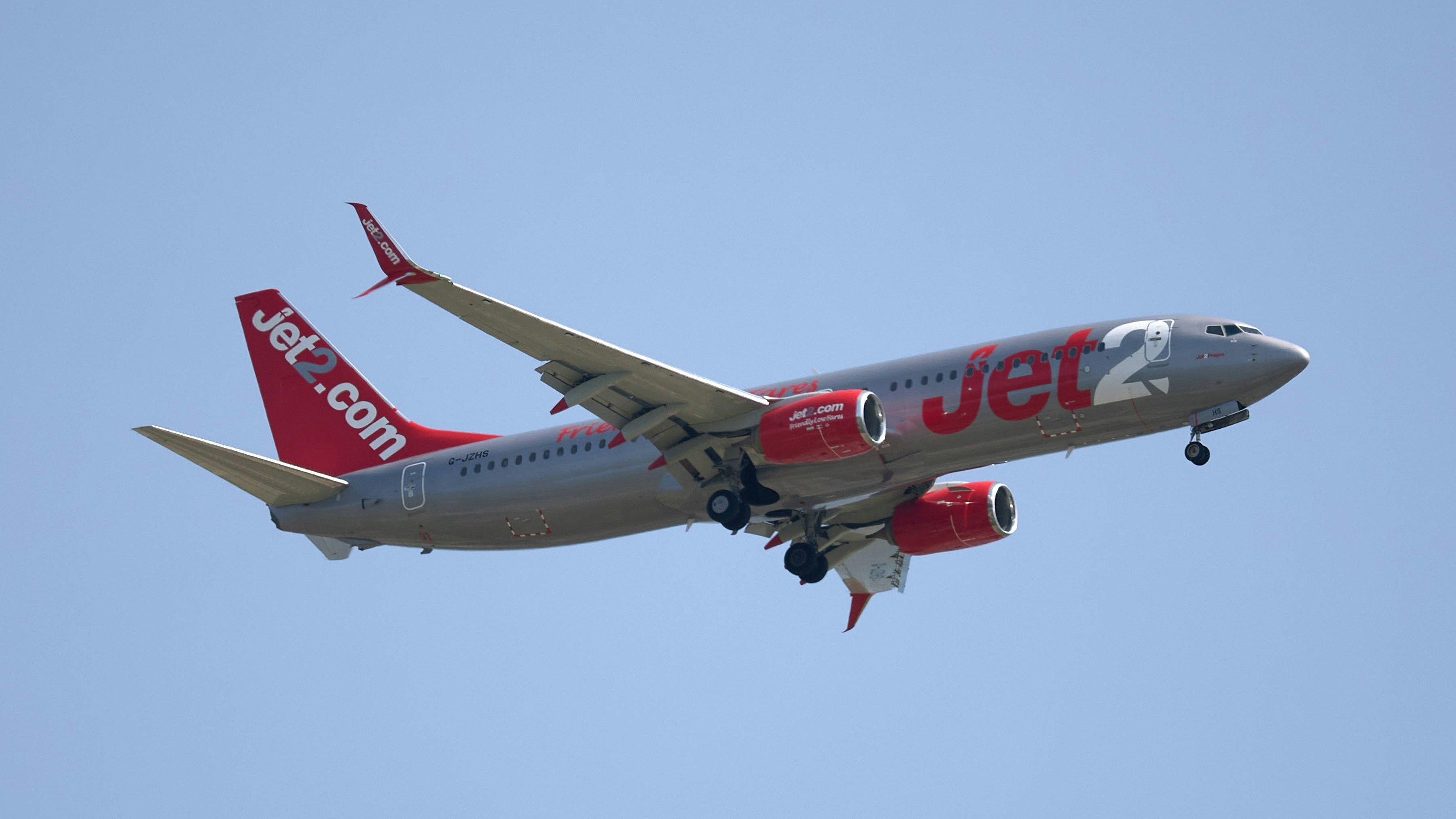 Heute.at - Betrunkene Frau schlägt um sich: Flugzeug musste landen