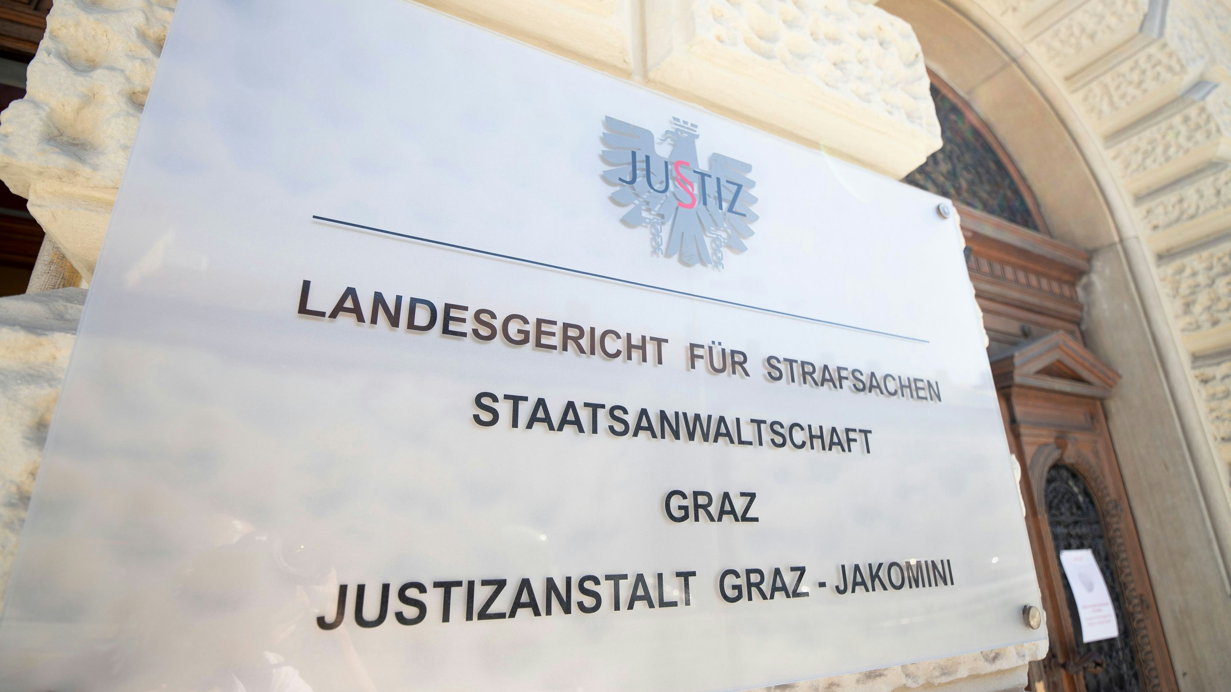 Die Ermittlungen gegen den Politiker laufen.