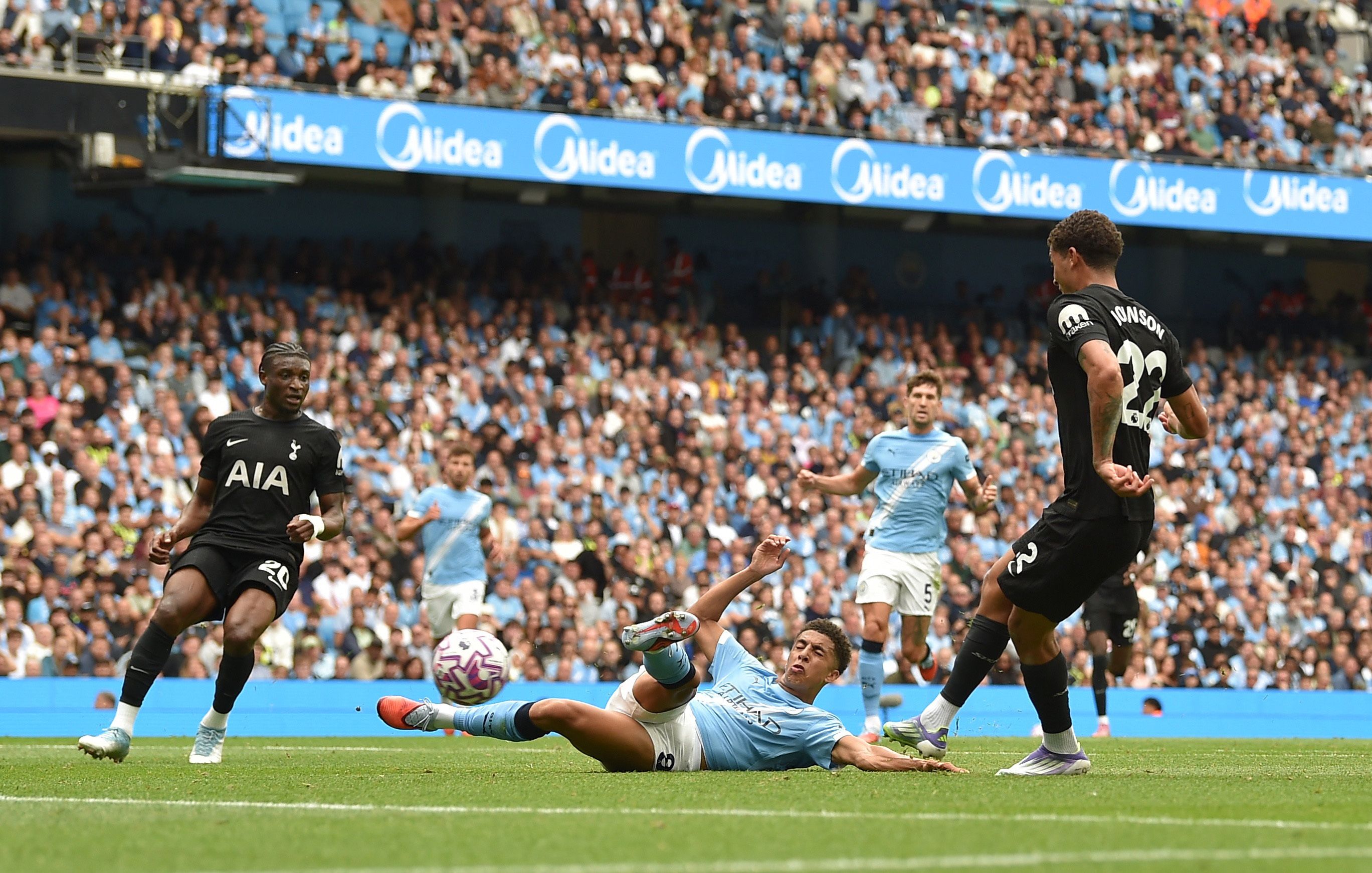 Tottenham Hotspur holt den zweiten Saisonsieg gegen Manchester City. 