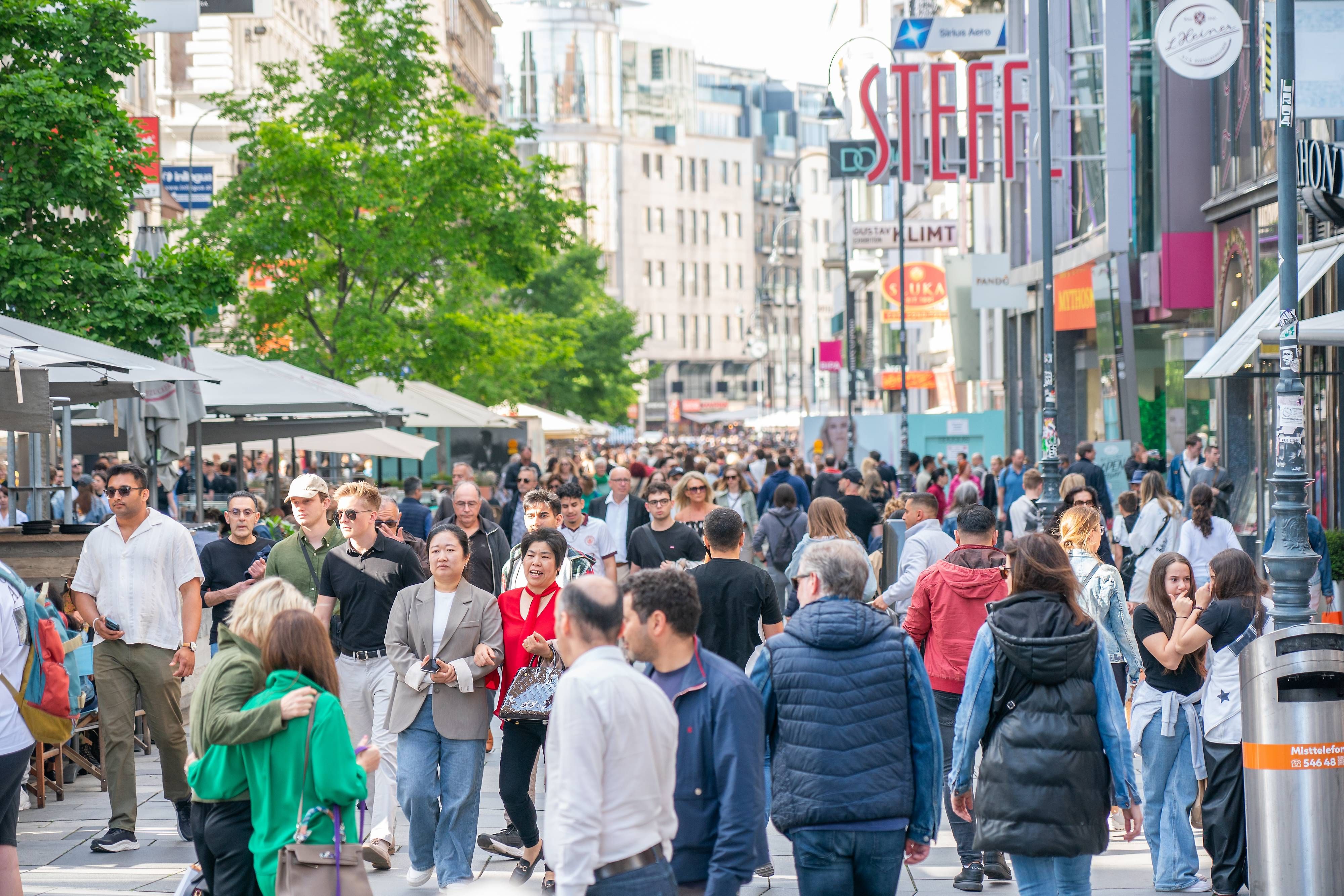 Der Präsident der Wiener Wirtschaftskammer fordert die Sonntagsöffnung für den Handel.
