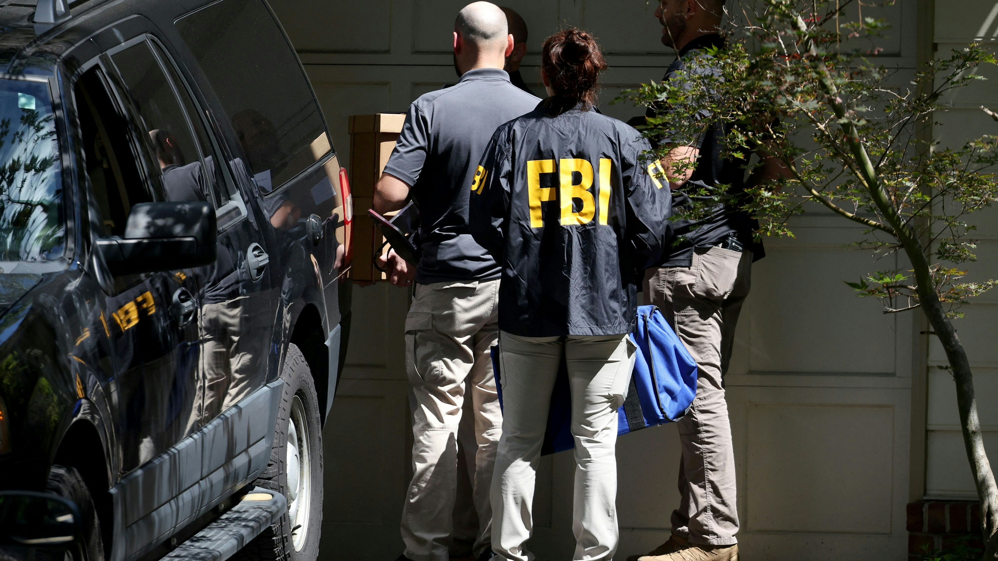 Heute.at - FBI stürmt Haus von Trumps Ex-Sicherheitsberater