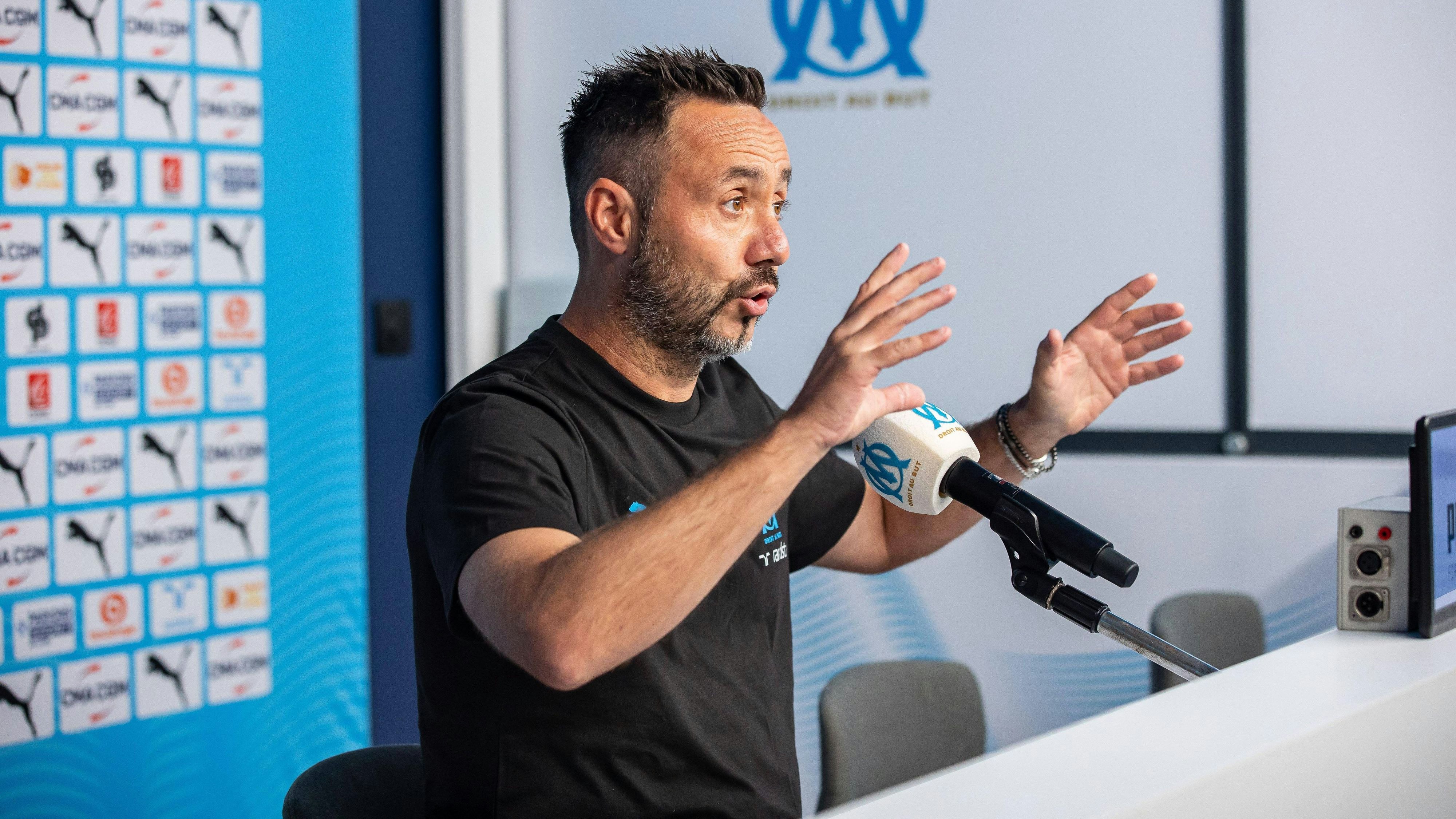 Heute.at - Kabinenschlägerei in Marseille! Bewusstlos am Boden